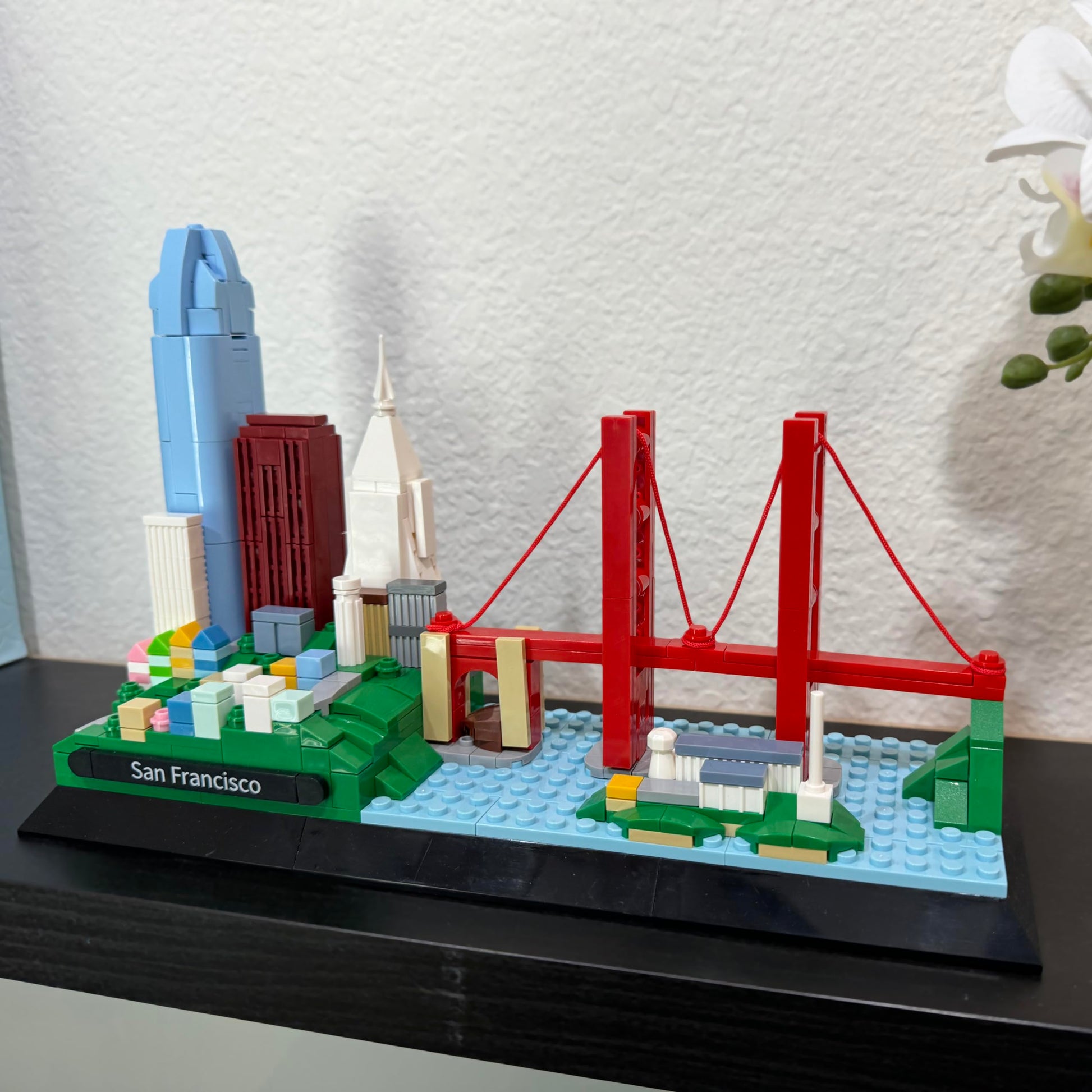 Apostrophe Games San Francisco Skyline Building Block Set (459 Pieces) Features Golden Gate Bridge and More - Architecture Landmark Model for Kids