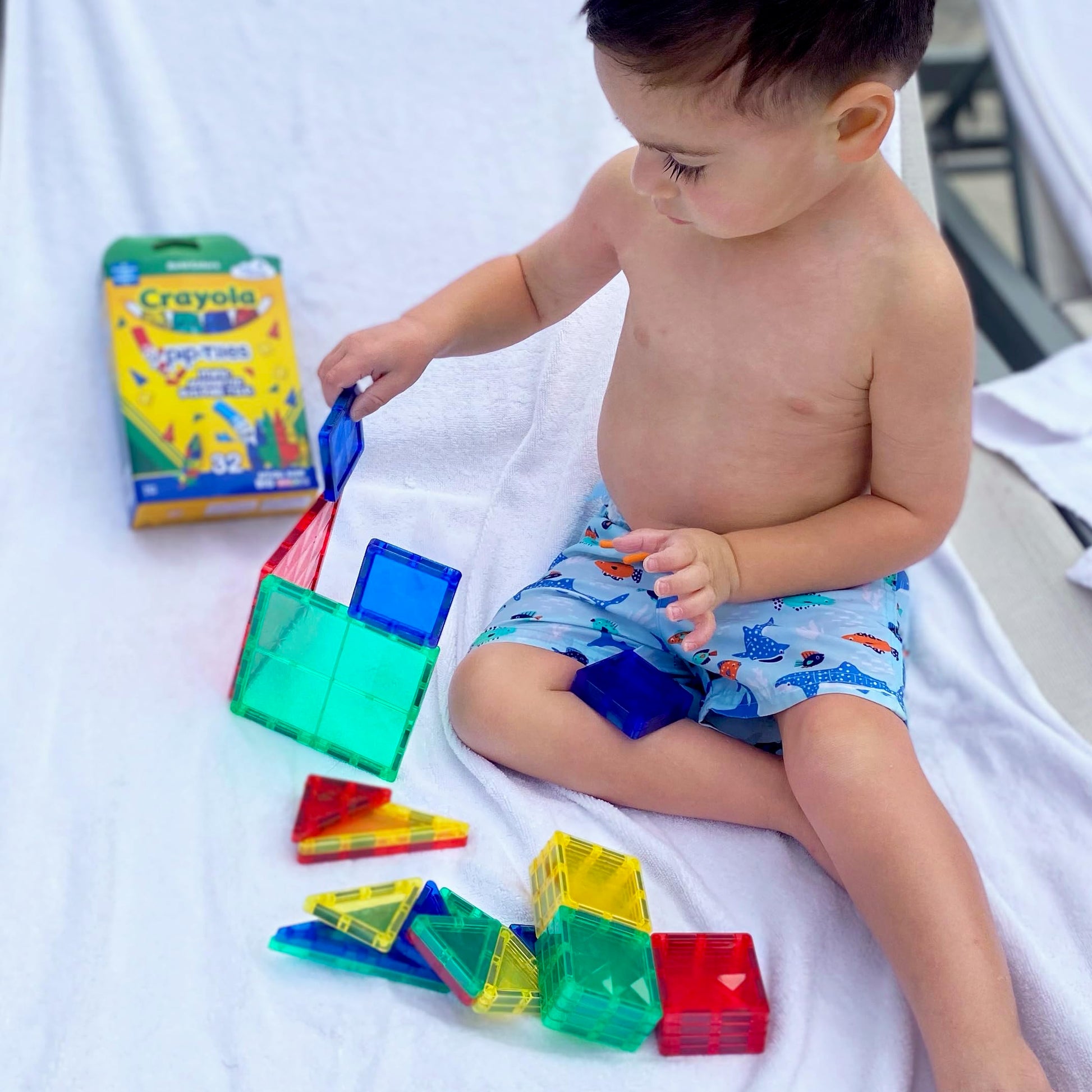 CreateOn Crayola Mini Magnetic PIP-Tiles, Bold Colors - Building Set for Kids, Magnetic Building Toys for Kids, STEM Travel Toys for Boys and Girls