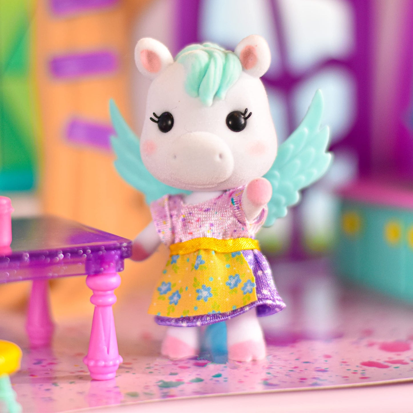 Sunny Days Entertainment Honey Bee Acres Rainbow Ridge Sunburst Art Studio - 50 Furniture Accessories with Exclusive Unicorn Figure | Light Up