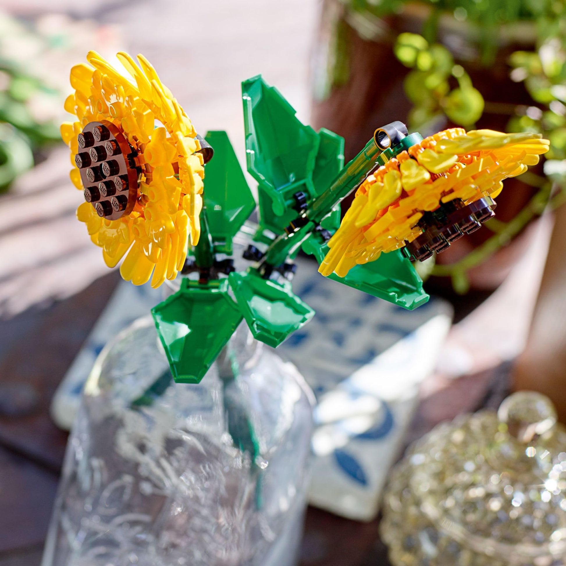LEGO Sunflowers Building Toy for Kids, Girls and Boys Ages 8+ - Artificial Sunflowers for Home Decor and Display - Birthday Gift Idea for Lovers