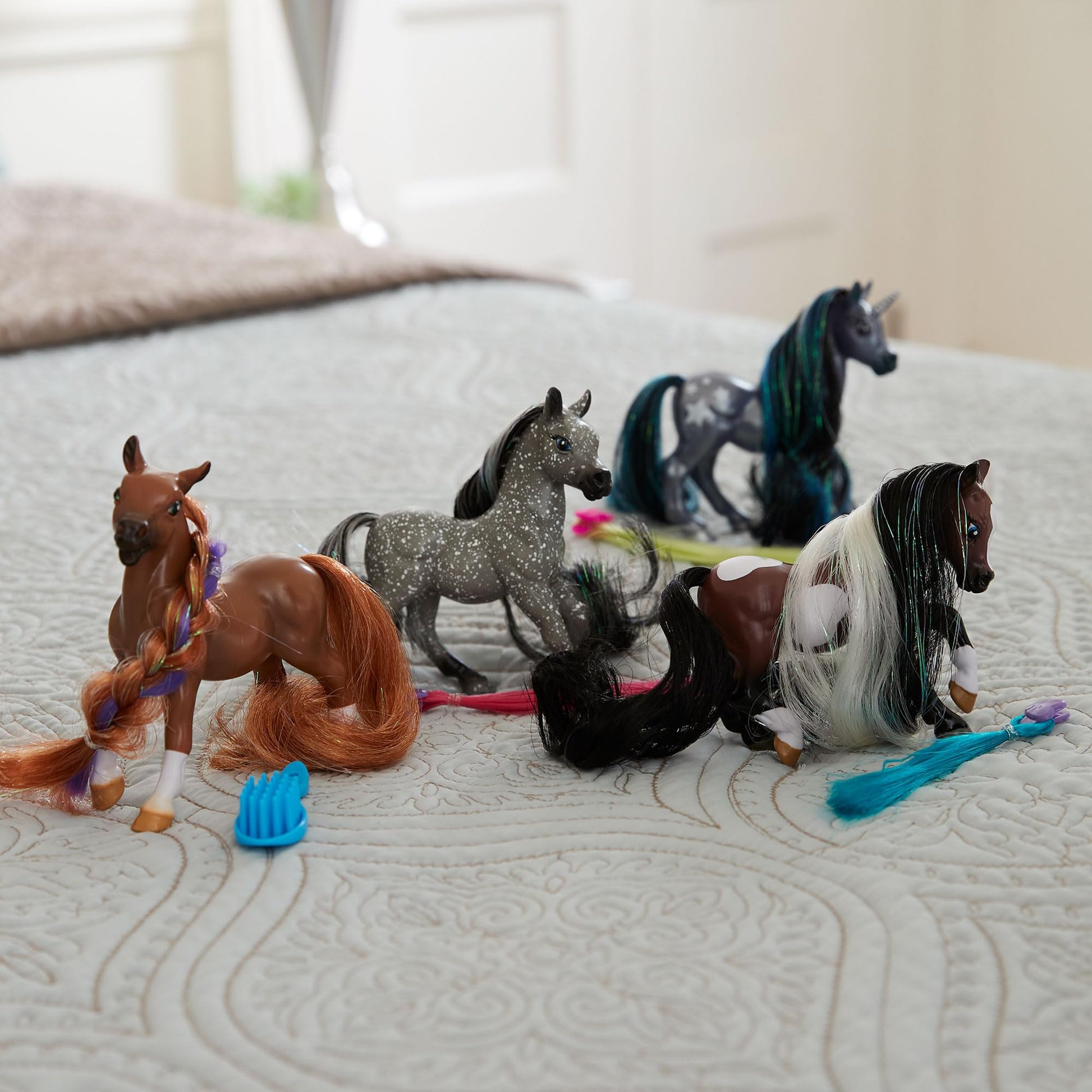 Breyer Horses Mane Beauty Li'l Beauties | Koda - Horse | Brushable Mane and Tail | 4.25" L x 3.25" H | Model #B-MB-10379
