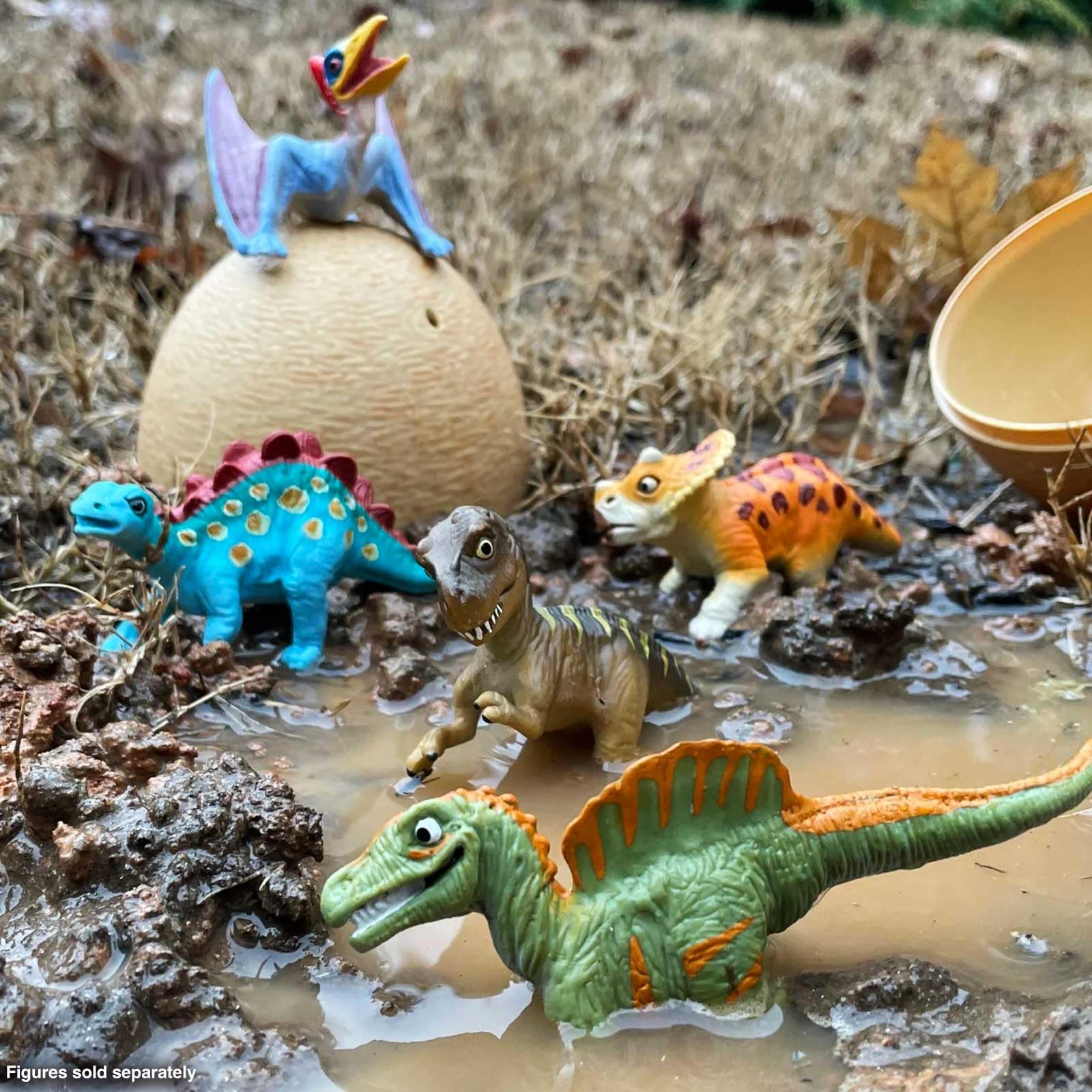 Safari Ltd. Dino Dana Baby Quetzalcoatlus in Egg Figurine - 4.5" Dinosaur Egg - Educational Toy for Boys, Girls and Kids Ages 3+