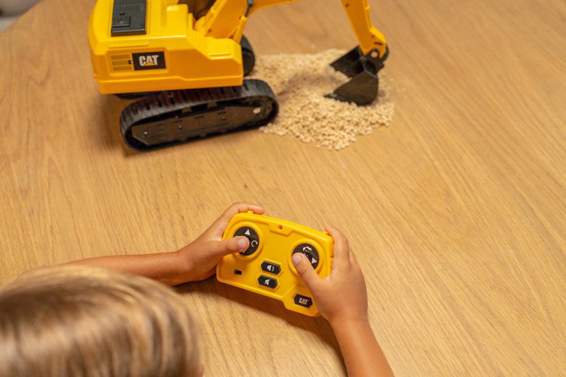 CAT Power Excavator Digger RC Construction for Kids 5+ | 2.4GHz Remote Control Truck Toy, Full-Function Dig, Scoop, Spin & Drive, Realistic Lights