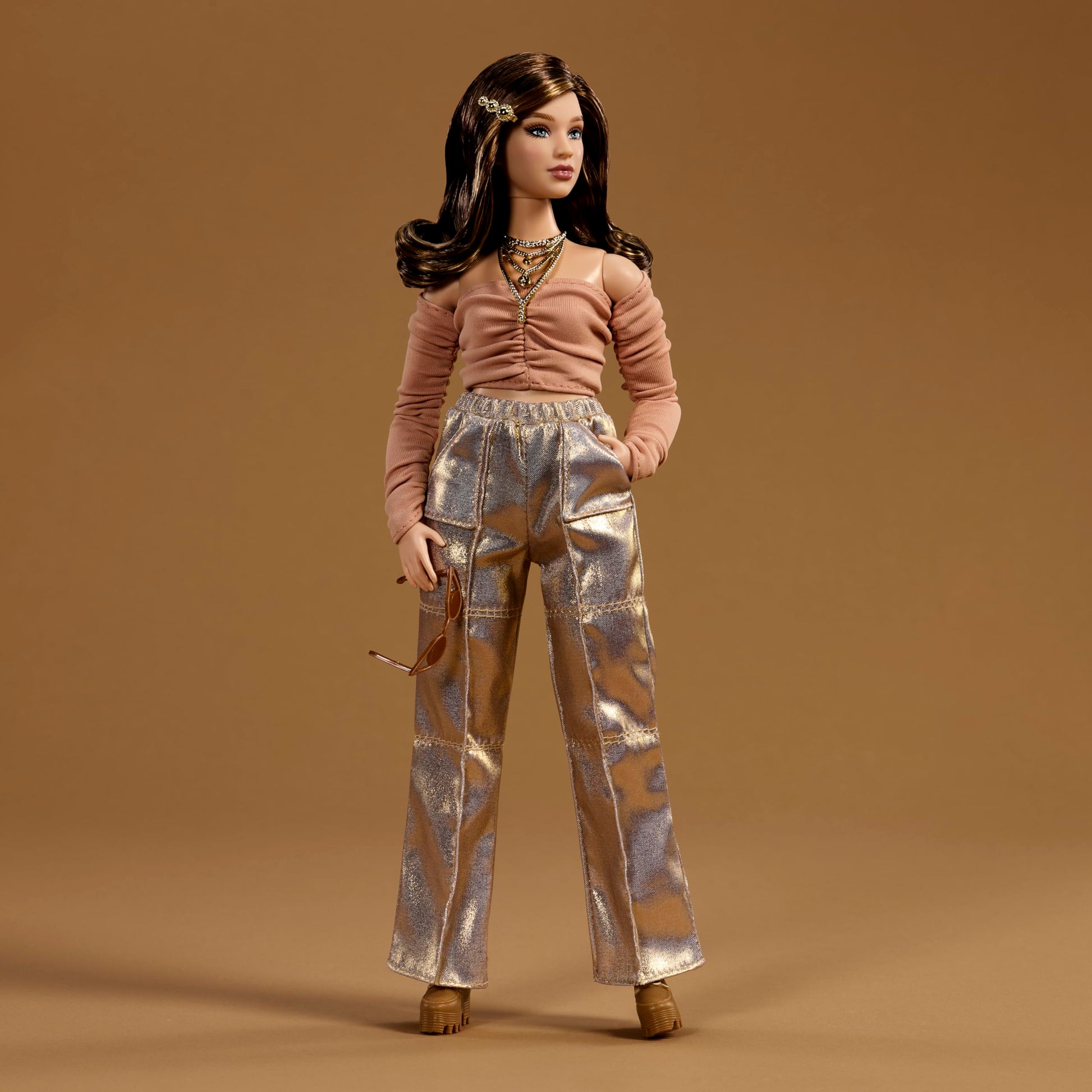 Barbie Basics You Create Neutral Kit 003 with Customizable Fashion Doll & Universal-fit Clothing, Posable Body & Swappable Doll Head