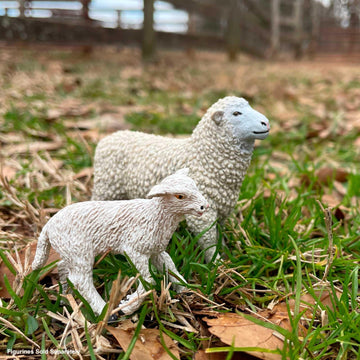 Safari Ltd. Lamb Figurine - Detailed 2.25" Plastic Model Figure - Fun Educational Farm Play Toy for Boys, Girls & Kids Ages 3+