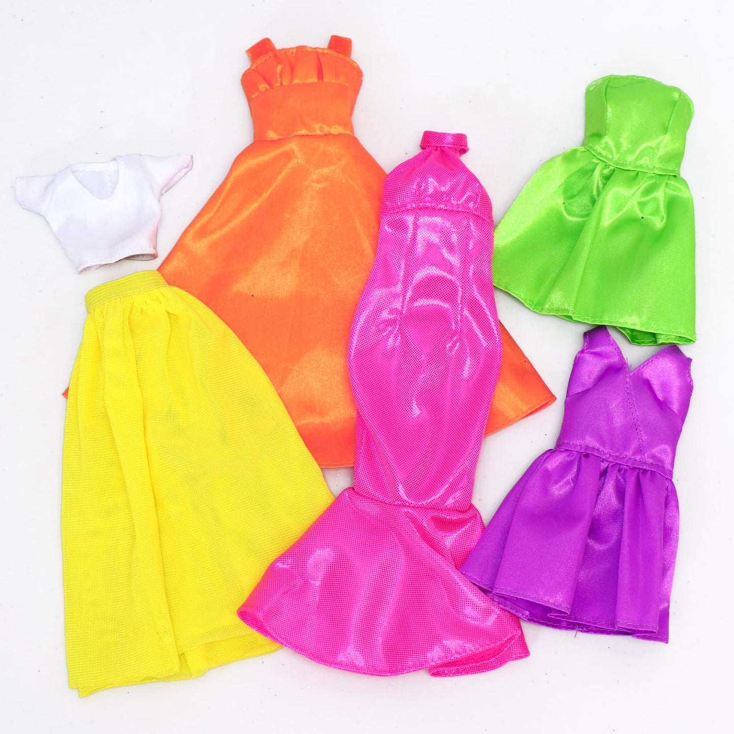 Barbie Be a Fashion Designer Doll Dress Up Kit, 5 Outfits