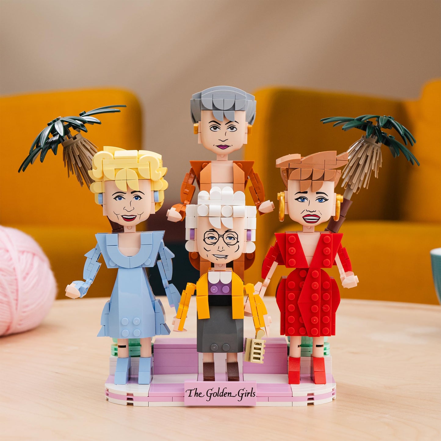 Brickcraft The Golden Girls Building Blocks Set, 734 PCS Brick Toy Kit for Ages 8+, Retro TV Show Collectible Figures Model, Fun Display Build