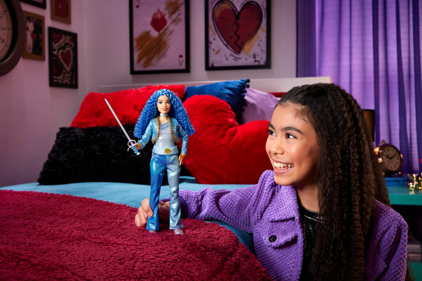 Mattel Disney Descendants: The Rise of Red Fashion Doll & Accessory, Princess Chloe Charming, Daughter of Cinderella with Movie-Inspired Clothes &