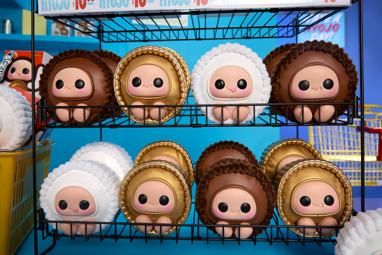 Hyojo Reese's Peanut Butter Cups Series, Blind Box Collectible Plush, Limited Edition, 3 to Collect, Milk Chocolate, White Creme & All Gold Peanut