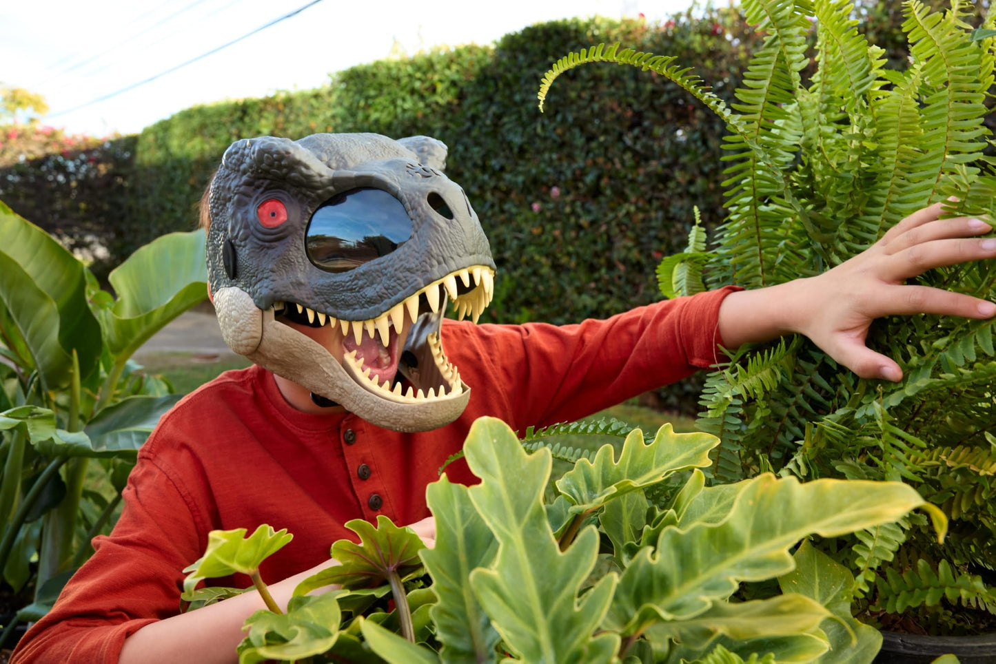 Mattel Jurassic World Rebirth T-Rex Rage N Roar Mask with LED Light Up Eyes, Blink Action with 3 Level Aggression Effect, Dinosaur Costume Headgear