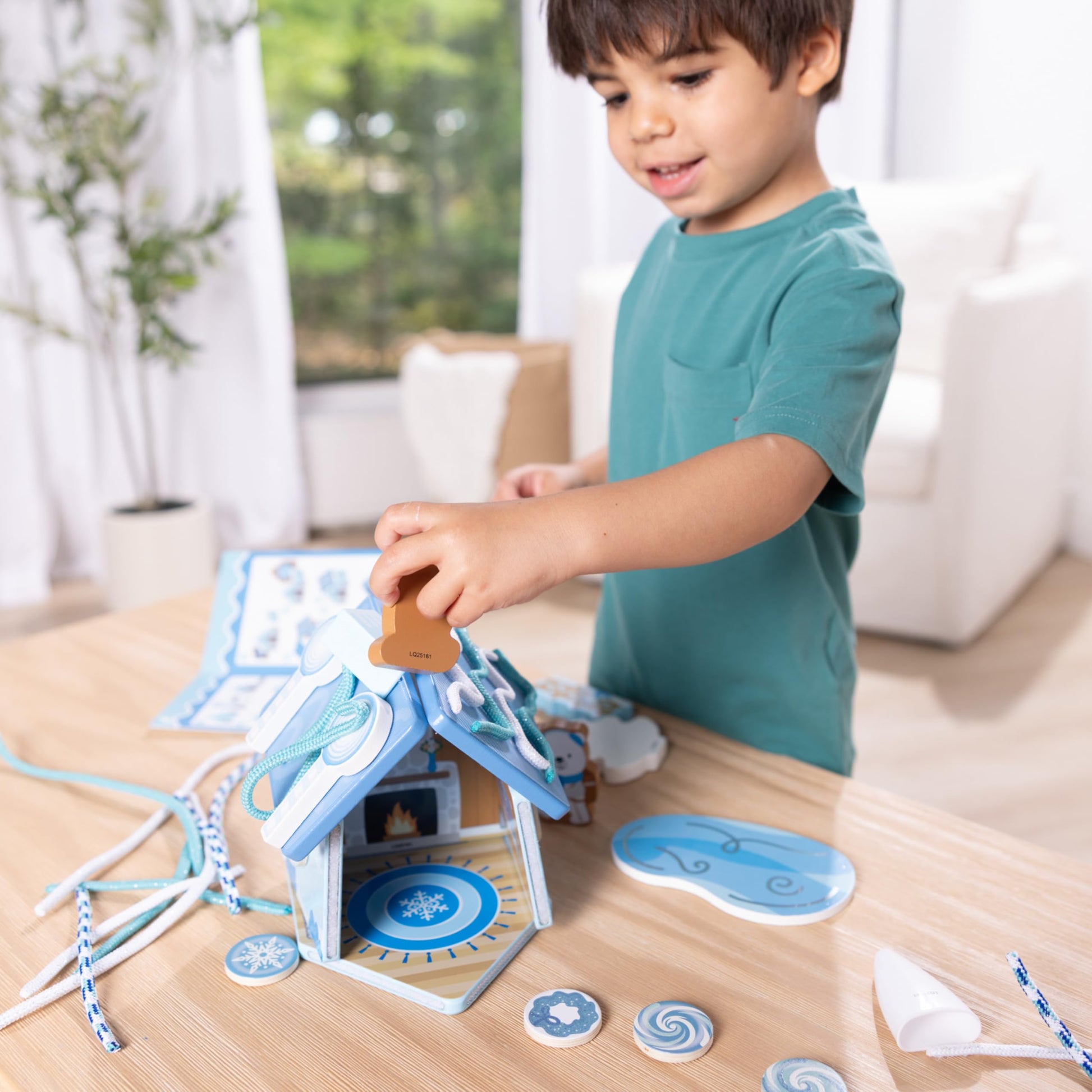 Melissa & Doug Winter Frost Wooden Gingerbread House Play Set for Boys and Girls 3+