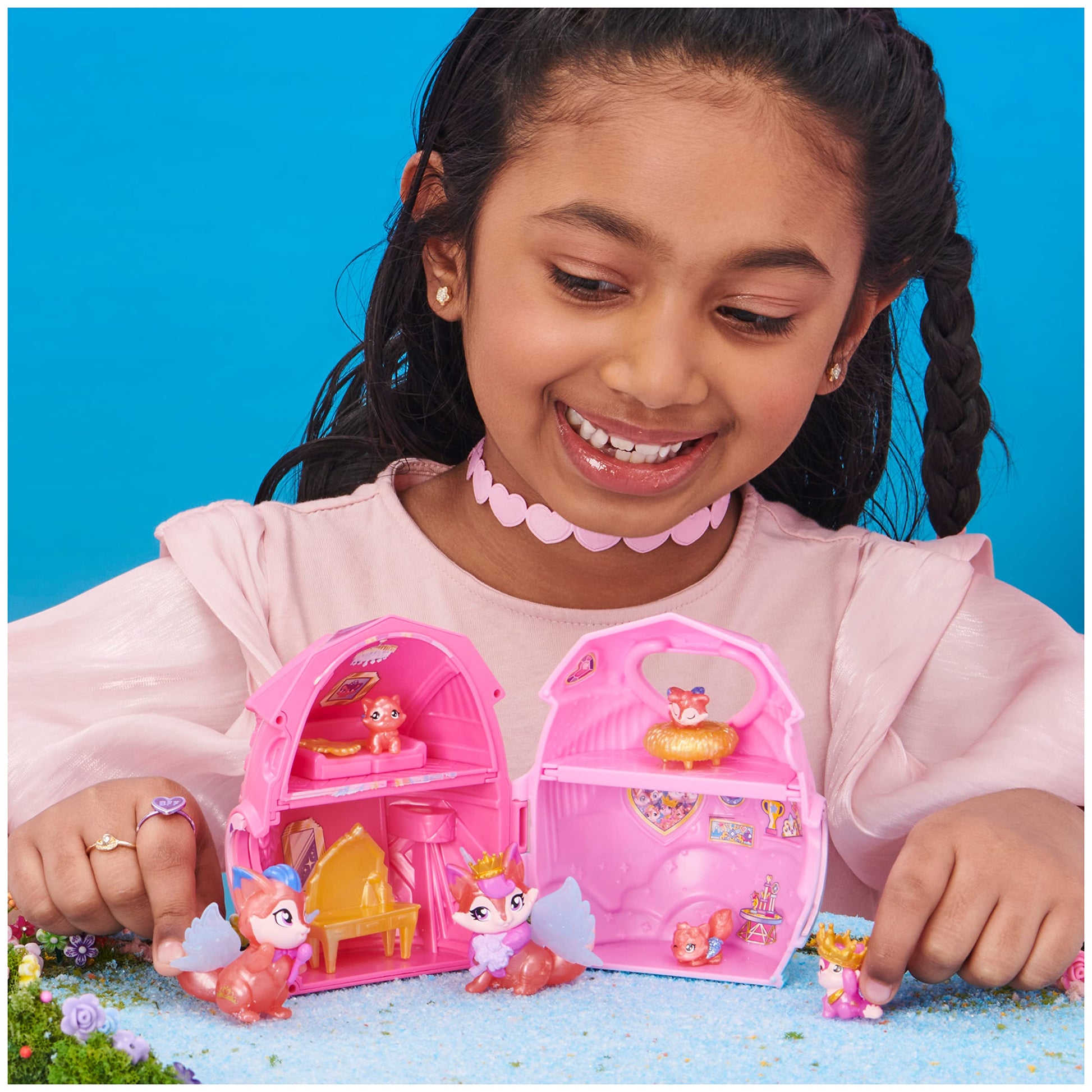 Hatchimals CollEGGtibles, Family Pack Home Playset with 3 Characters and up to 3 Surprise Babies (Style May Vary), Kids Toys for Girls Ages 5 and up