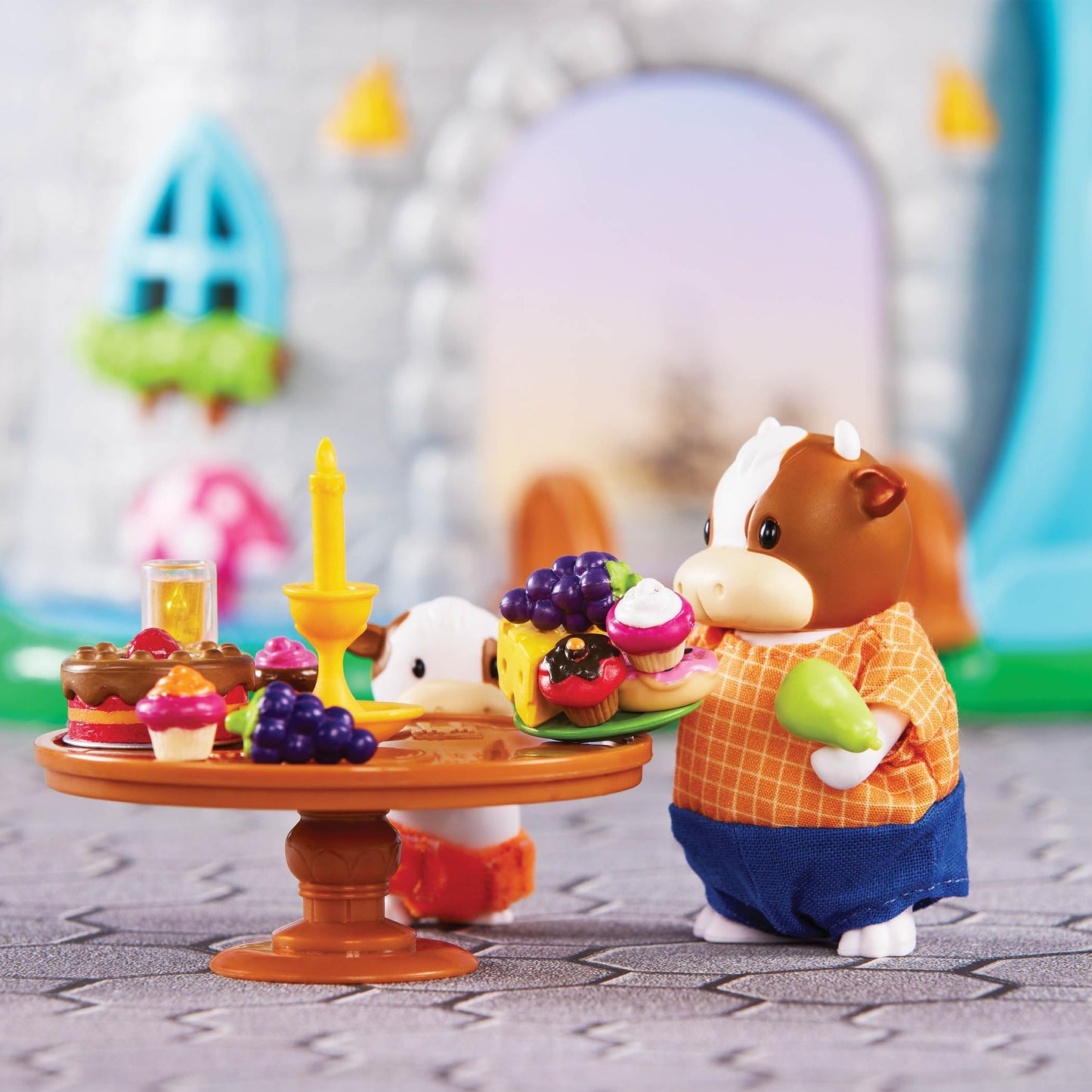 Li'l Woodzeez FitzMoo Cow Family, 7 Posable Figures, Non-Flocked, Playsets