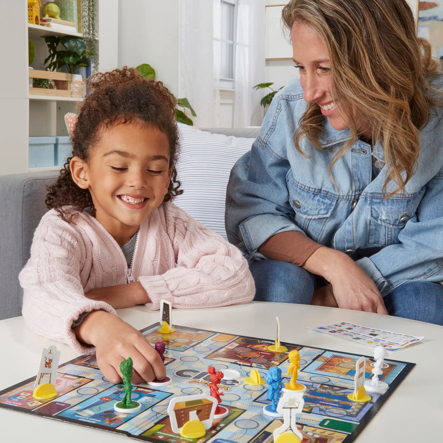 Hasbro Gaming Clue Junior Board Game | 2-Sided Gameboard, 2 Games in 1 | 2 to 6 Players | Mystery Games for Kids | Back to School Gifts | Classroom