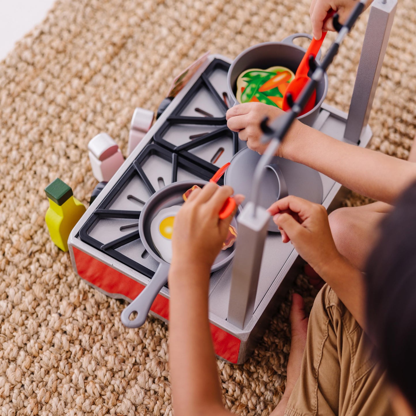 Melissa & Doug 19-Piece Deluxe Wooden Cooktop Set with Wooden Play Food, Durable Pot and Pan