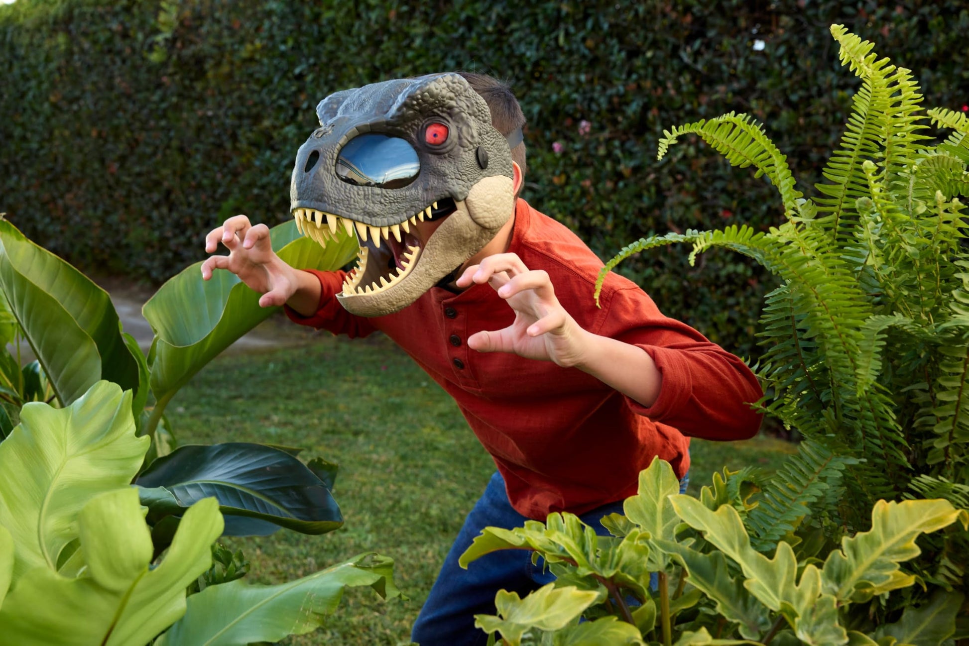 Mattel Jurassic World Rebirth T-Rex Rage N Roar Mask with LED Light Up Eyes, Blink Action with 3 Level Aggression Effect, Dinosaur Costume Headgear