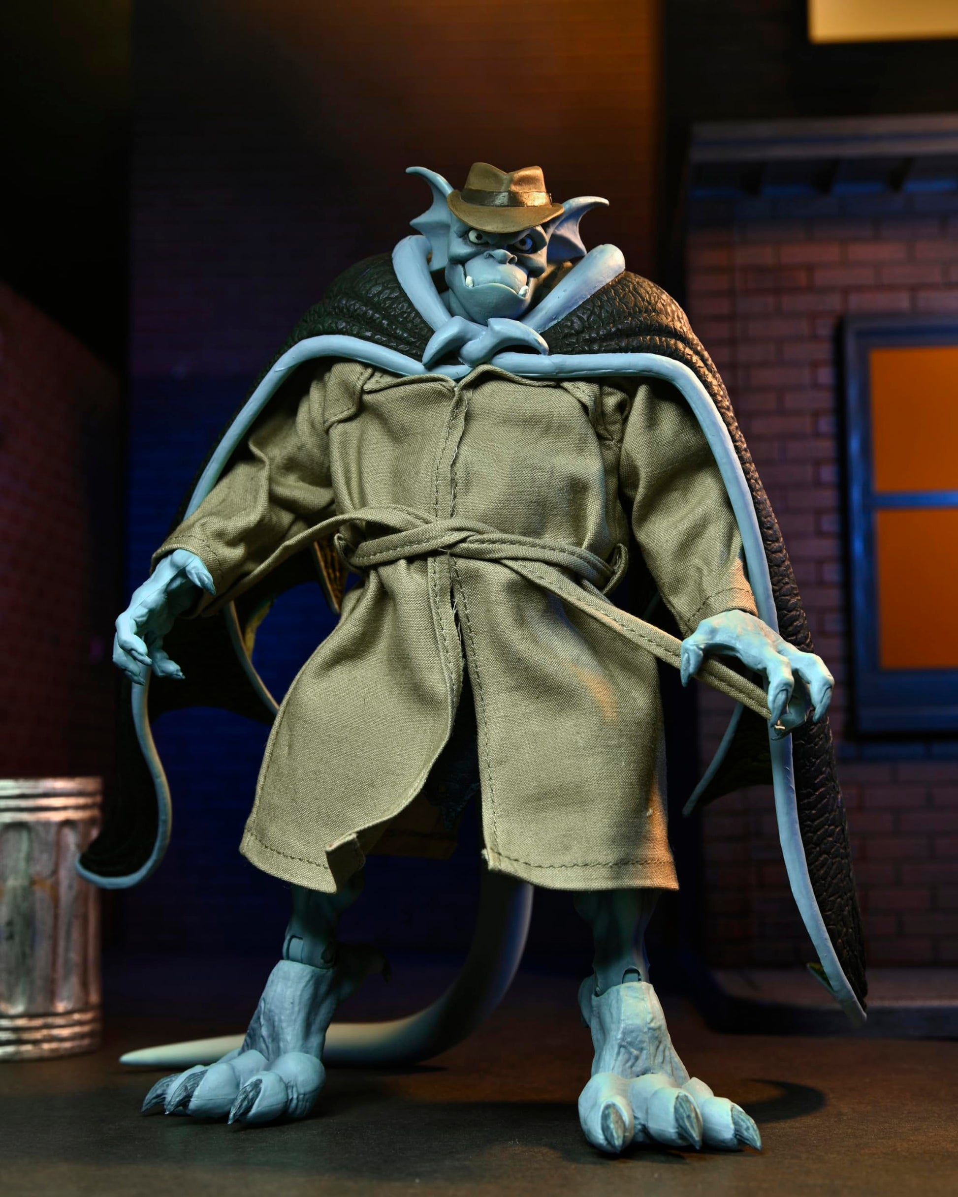 NECA - Gargoyles Ultimate Detective Broadway Silver Falcon (with Closed Wings) Action Figure