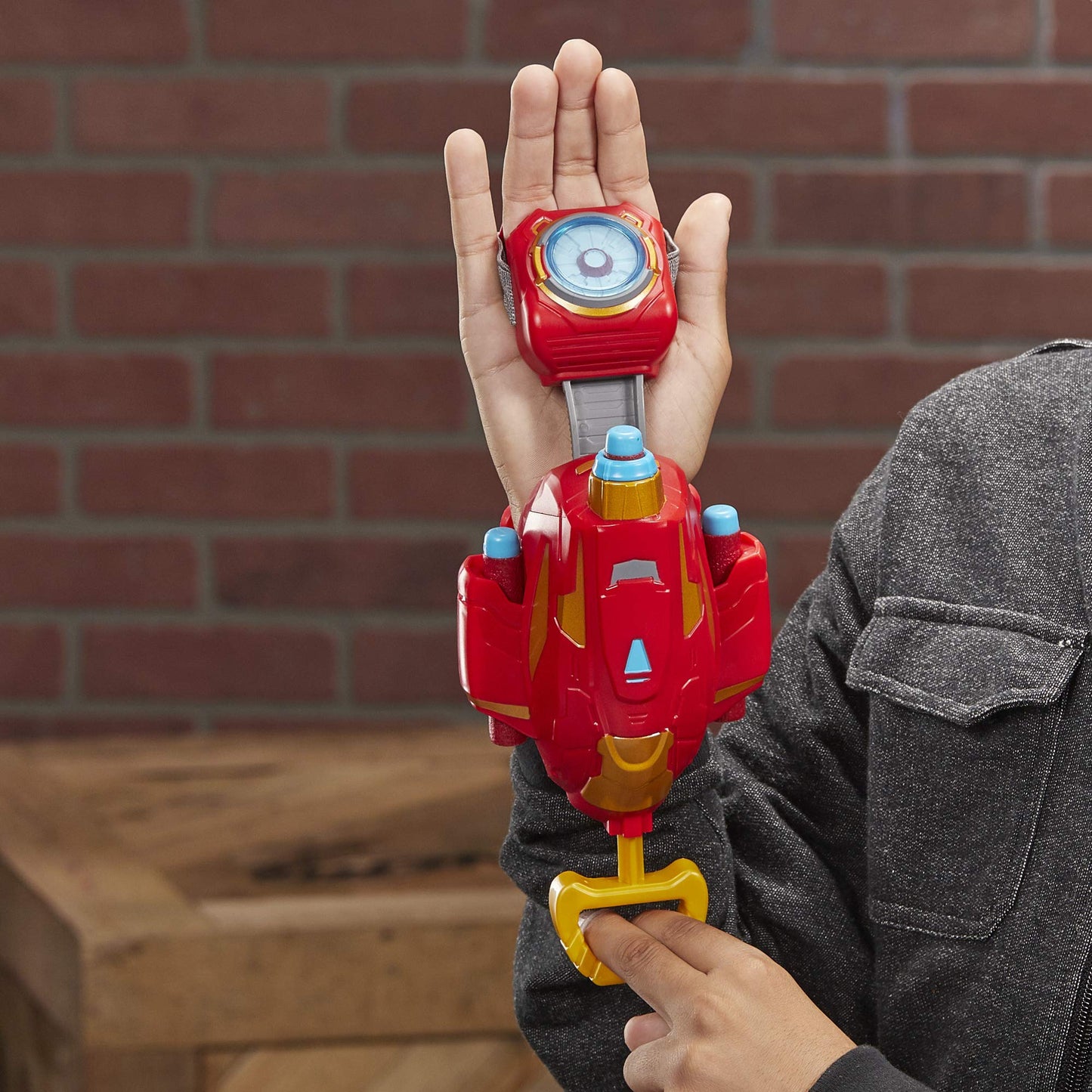 NERF Power Moves Marvel Avengers Iron Man Repulsor Blast Gauntlet NERF Dart-Launching Toy for Kids Roleplay, Toys for Kids Ages 5 and Up