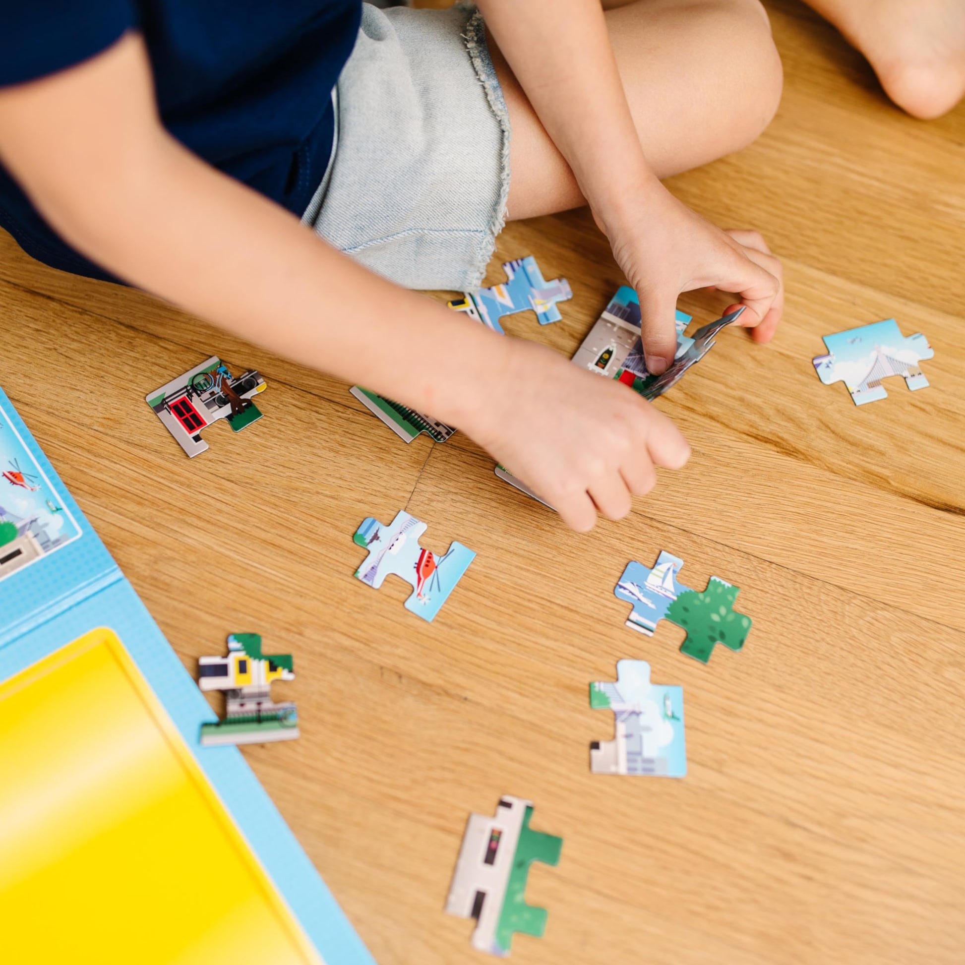 Melissa & Doug Take-Along Magnetic Jigsaw Puzzle Set - Vehicles (2 x 15 Piece) Travel Activity Toy for Preschoolers and Kids Ages 3+