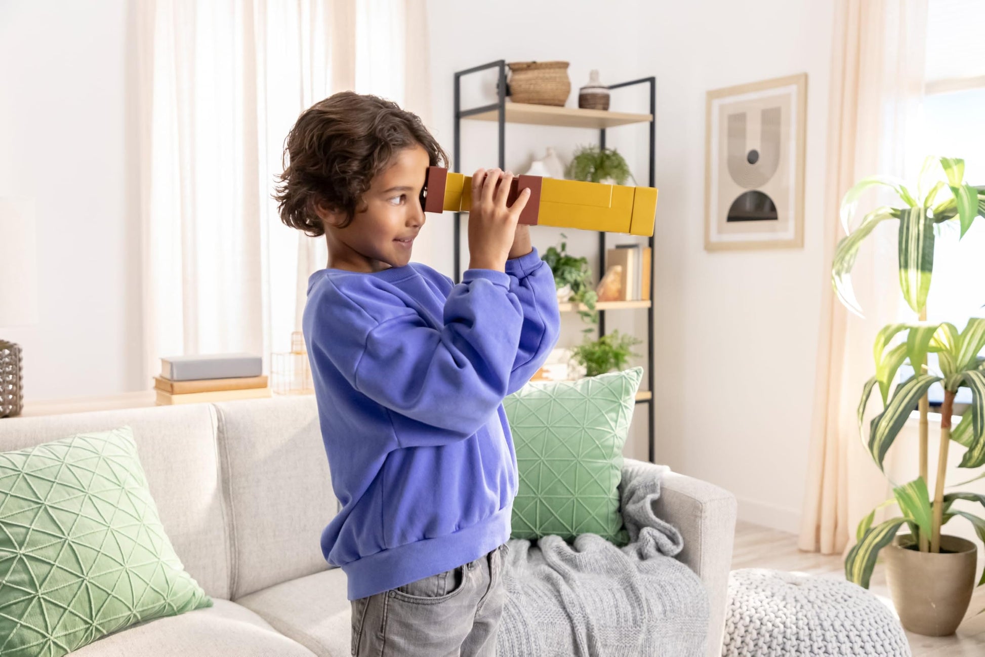 Mattel Minecraft Pixel Spyglass Toy with Pixelating Viewing Lens, Kid-Sized Accessory for Role-Play & Costumes