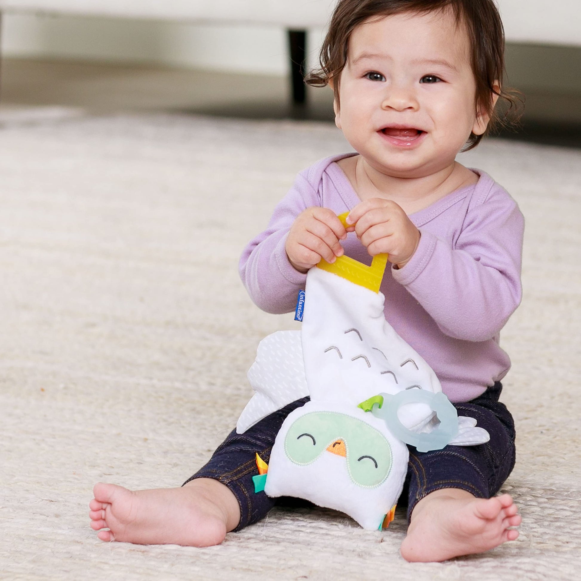 Infantino Glow-in-the Dark Cuddly Teether - Owl Soft Toy with 3 Textured Teethers, Fiddle Flags, Crinkle Sounds, Soft Material, On the Go Toy
