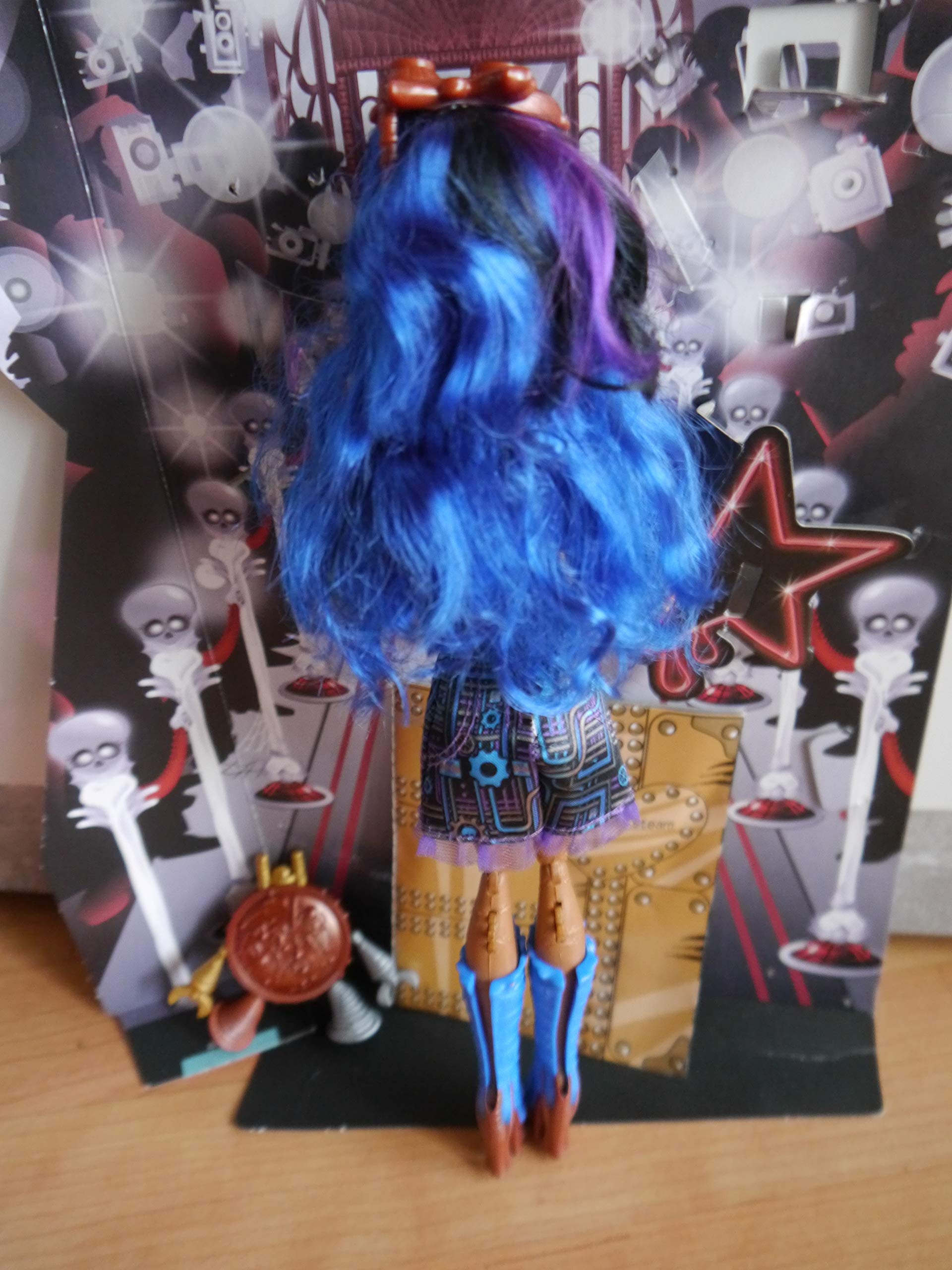 Monster High Art Class Robecca Steam Doll