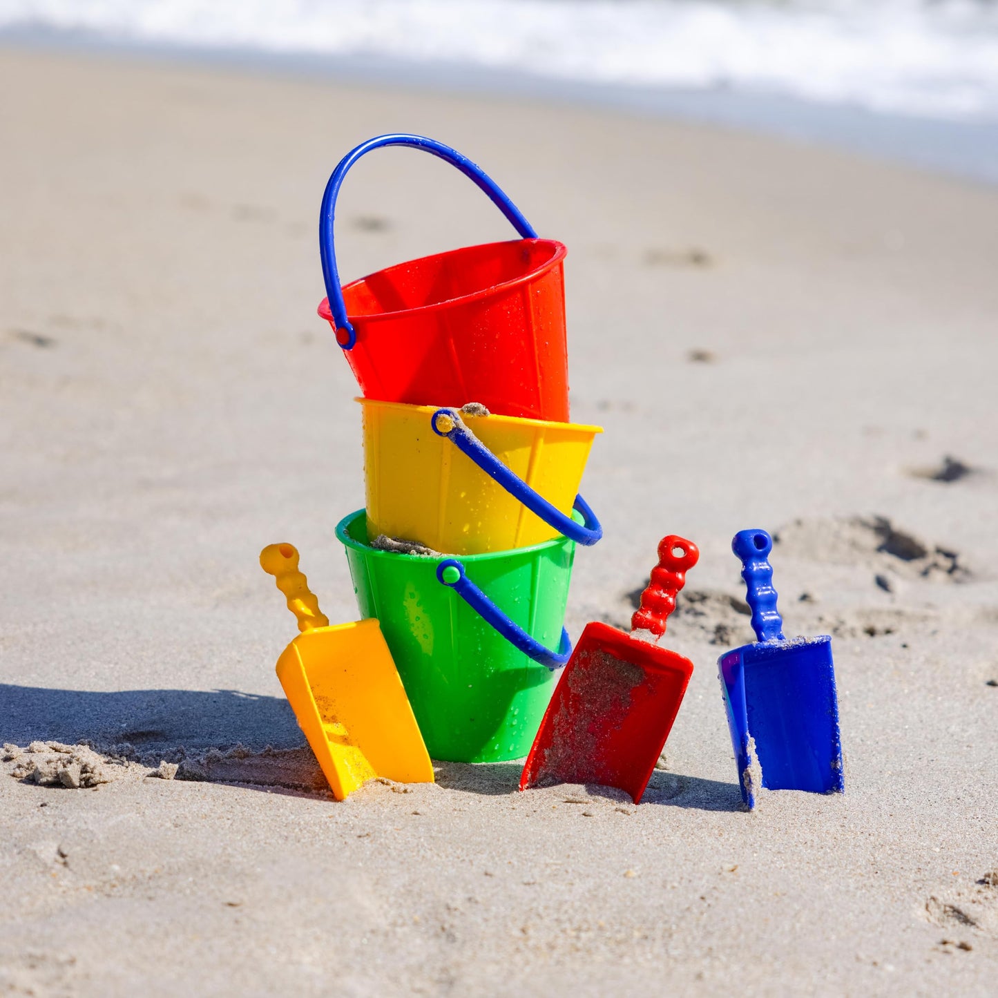 Spielstabil Beach Toys Bundle - Large Sand Scoop Outdoor Play Equipment 3 Pack, Colors Vary, Heavy Duty Sandbox Toys, German-Made Beach Essentials