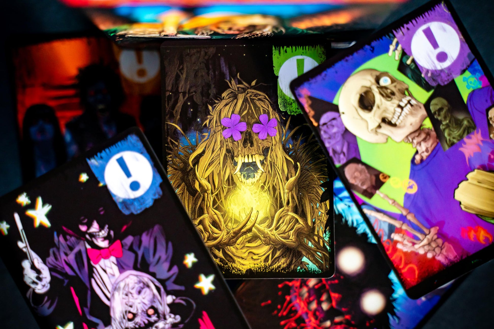 Skybound Games Creepshow - Twisted Storytelling Card Game for 2-5 Players, Ages 14+ - Strategy, Suspense and Deception in a Ghoulish Horror-Themed