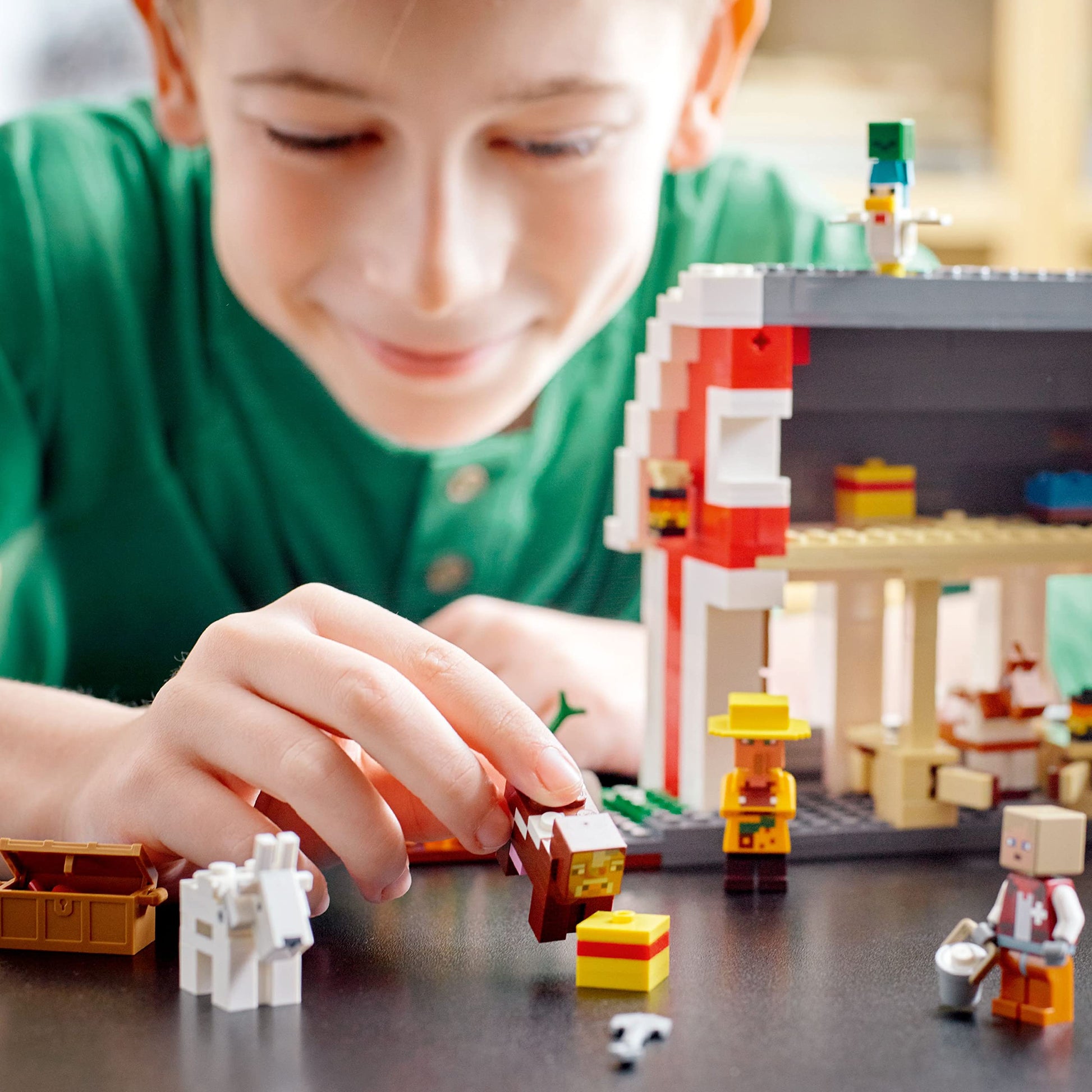 LEGO Minecraft The Red Barn 21187 Building Toy Set for Kids, Girls, and Boys Ages 9+ (799 Pieces)