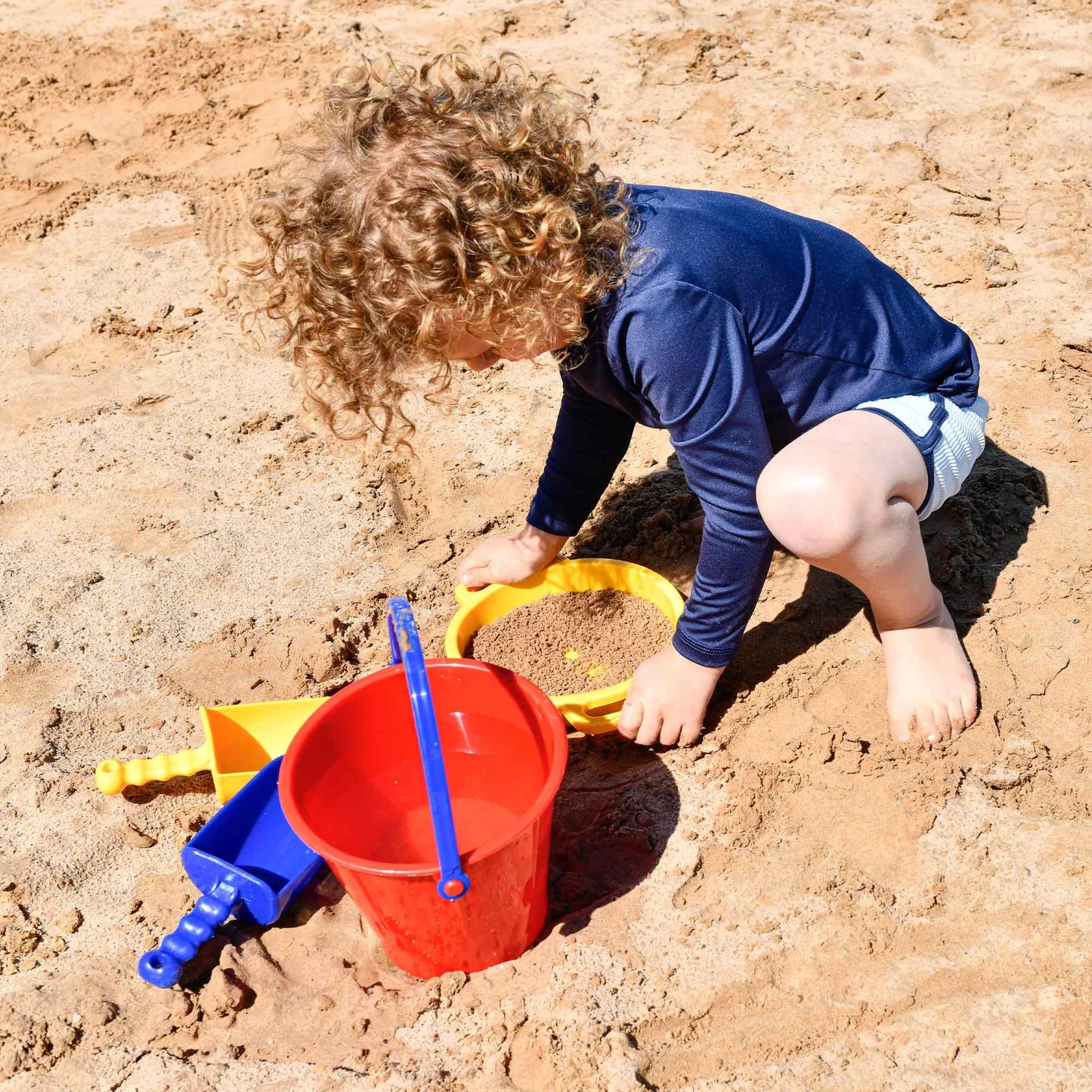 Spielstabil Large Sand Toys Bundle for Kids - Heavy Duty Sandbox Toys with Large Pail, Sieve, and 2 Scoops, Kids Summer Toys for Beach, Colors Vary