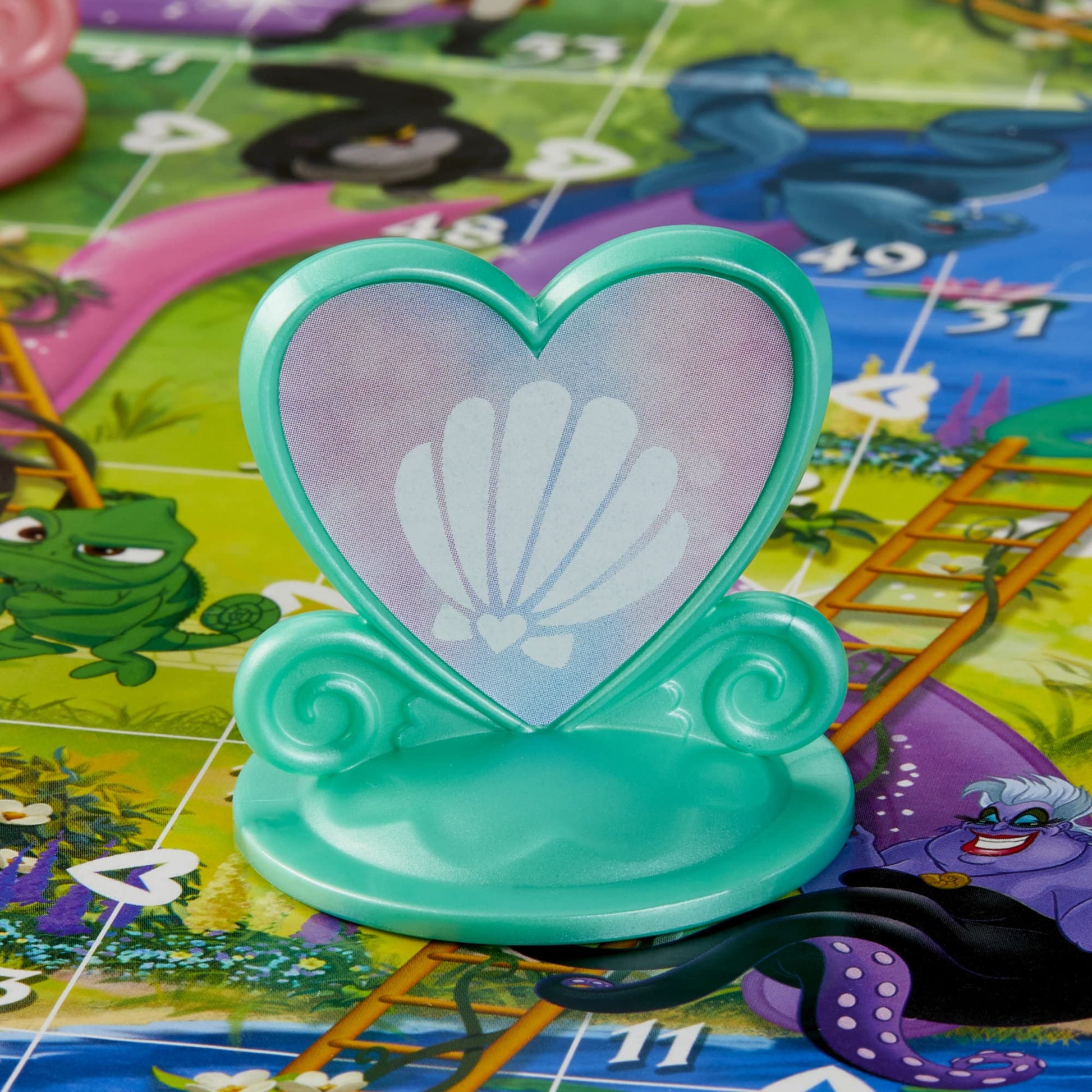 Hasbro Gaming Chutes and Ladders: Disney Princess Edition Board Game for Kids Ages 3 and Up, Easter Gifts for Boys and Girls, Preschool Game for 2-4
