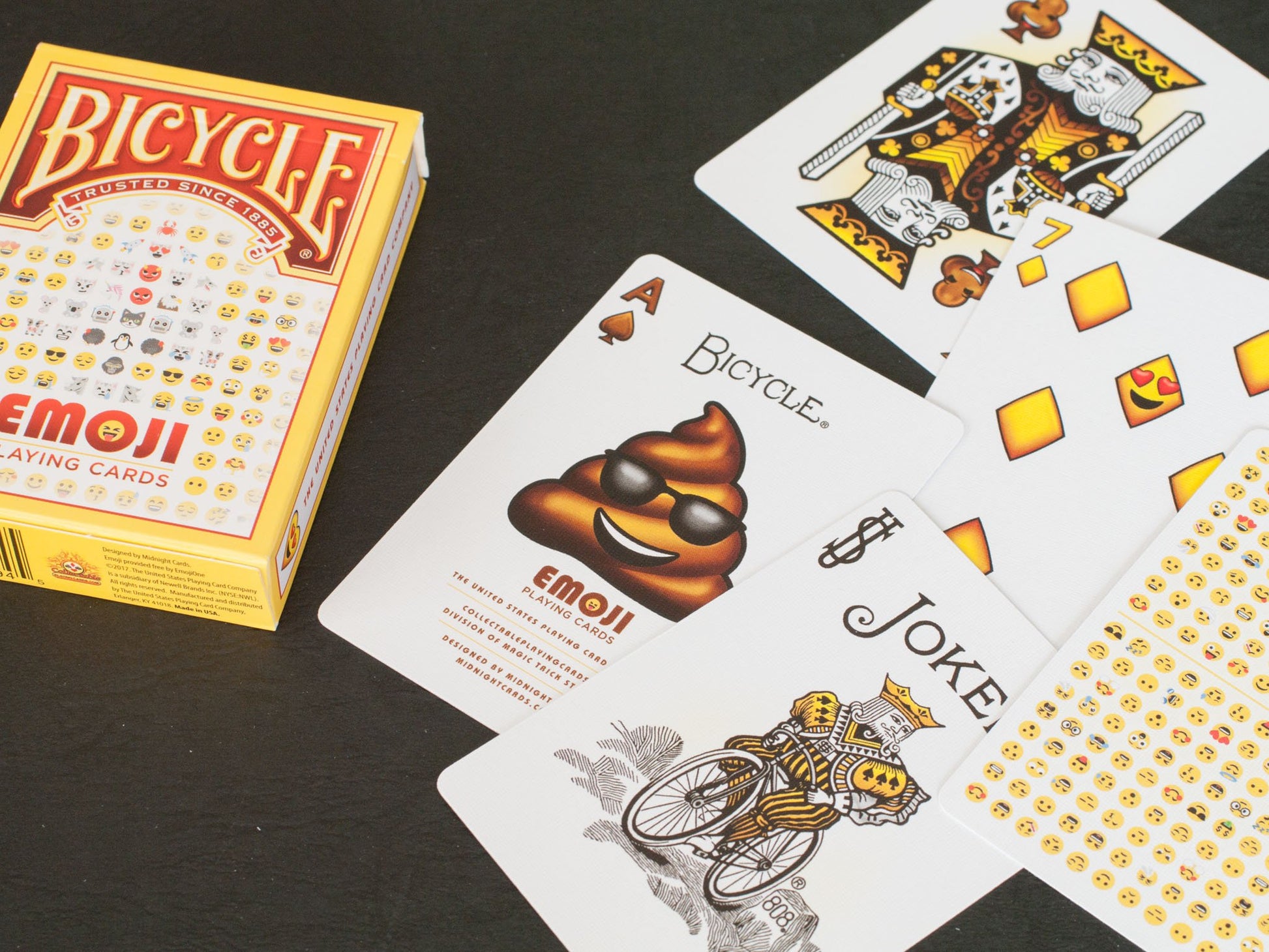 Fournier Bicycle Emoji Playing Cards - 54 Poker Cards (52 + 2 Jokers) - Standard Size - Embossed Cardboard - Polychrome Case - Collectors, Magicians