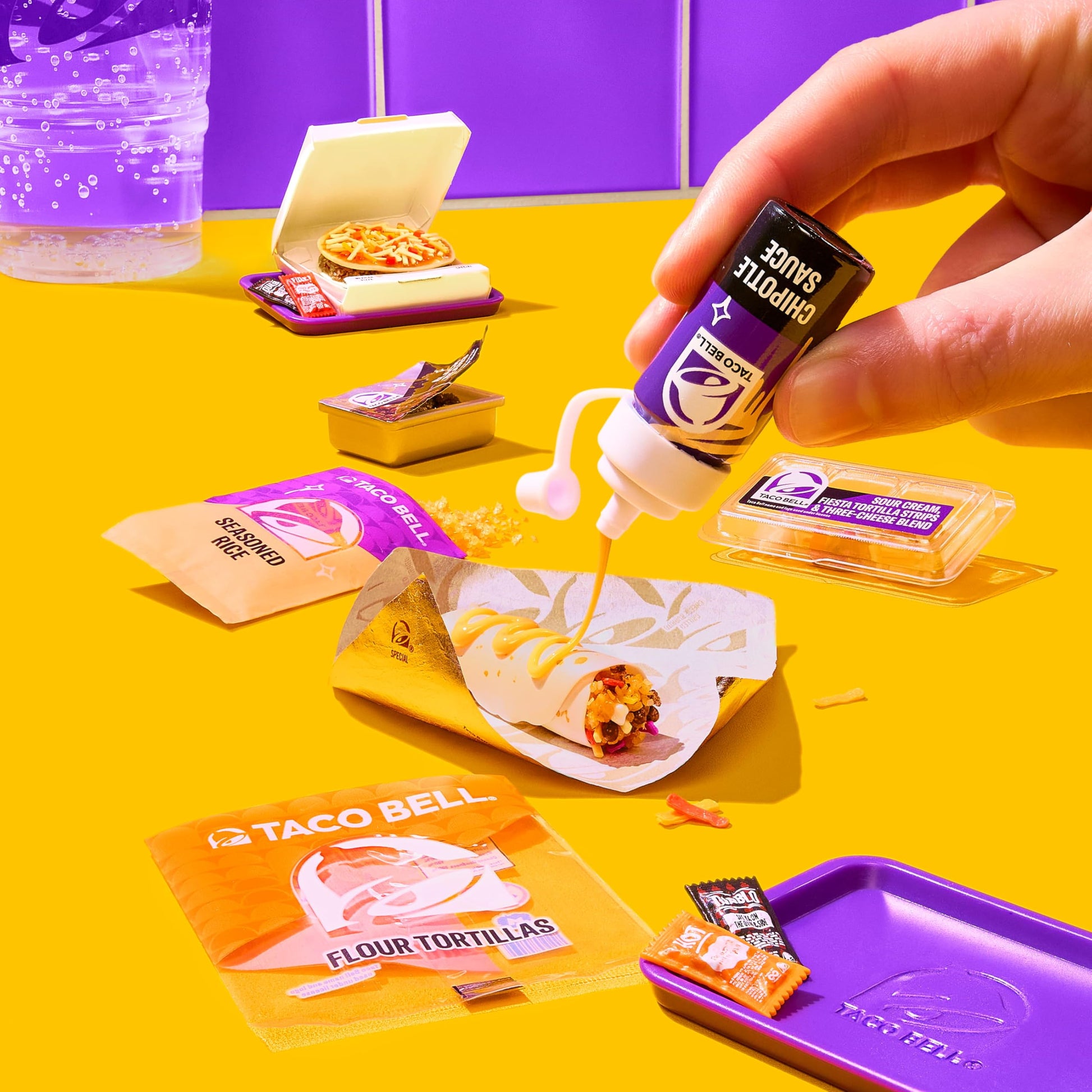 MGA's Miniverse Make It Mini Taco Bell Series 1 (2 Pack), Mini Collectibles - Blind Pack, DIY, Resin, Replica Food, Not Edible, Collectors, 8+