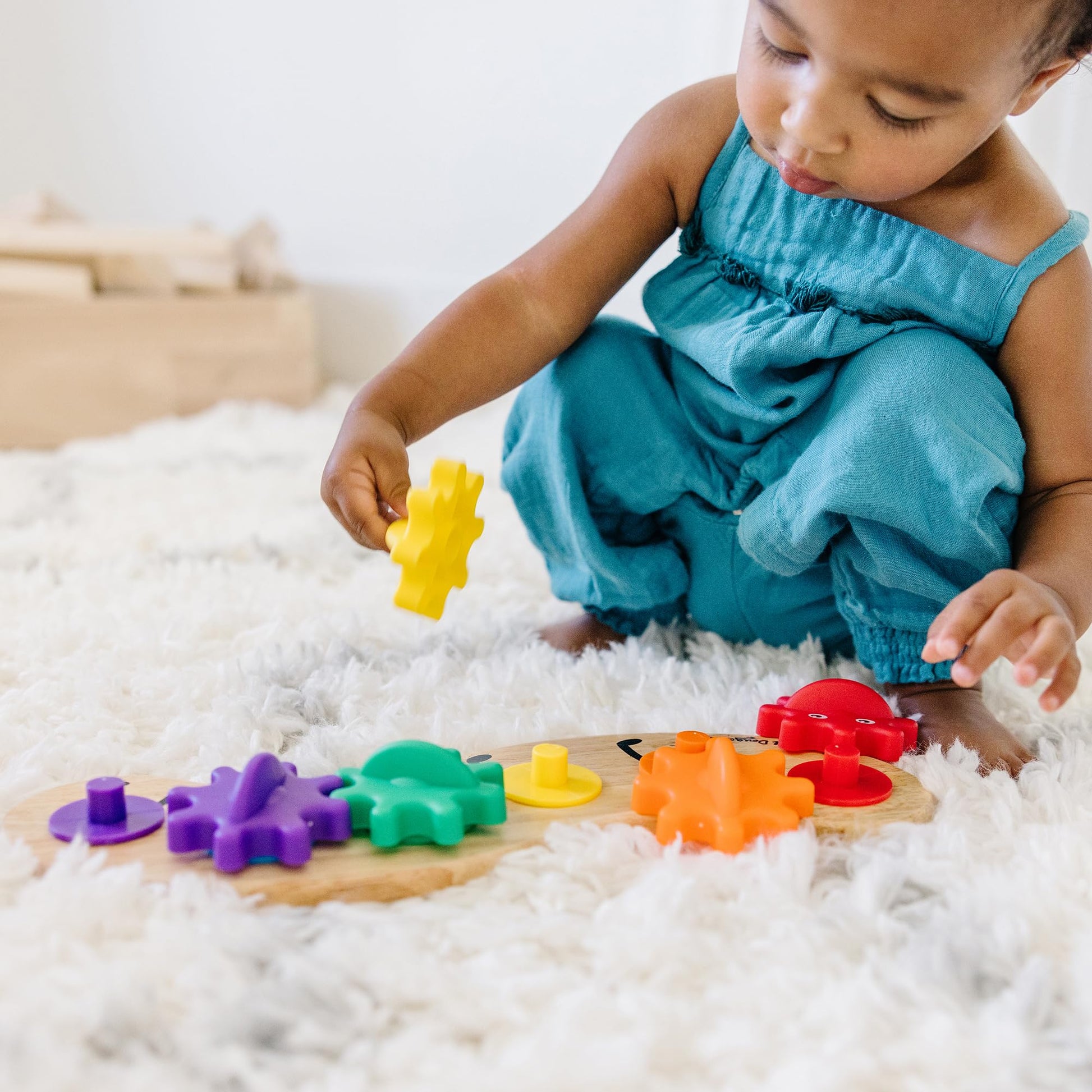 Melissa & Doug Rainbow Caterpillar Gear Toy with 6 Interchangeable Gears
