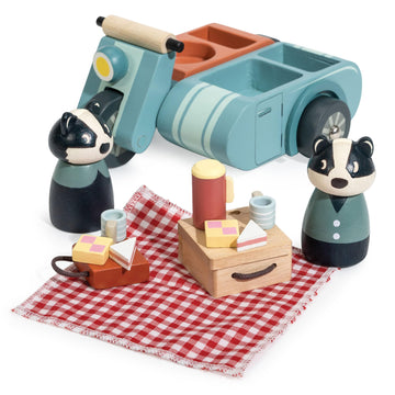 Tender Leaf Toys - Badger Picnic Motorbike Ride - 13pc Wooden Pretend Play Set on Wheels with Boris, Betty and Accessories - Encourages Imaginative