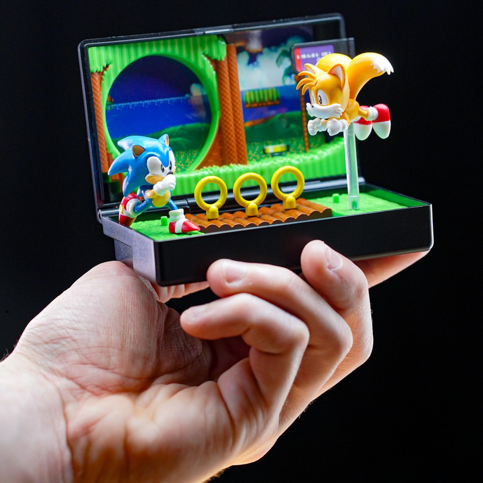 Console Heroes Sonic the Hedgehog 2 Collectible Diorama Playset - Mini Sonic & Tails Figures with Emerald Hill Zone Scene - Retro SEGA Genesis