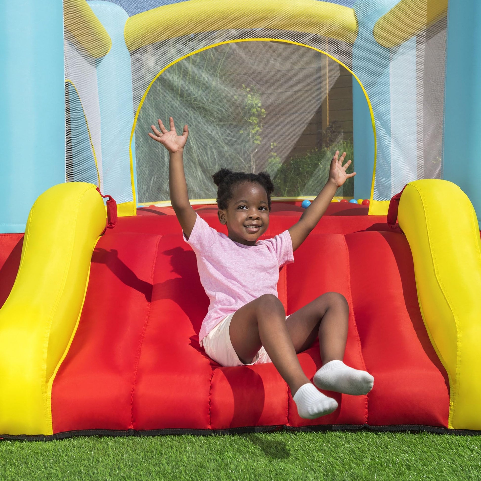 Fisher-Price Bouncemania Inflatable Mega Bouncer Bouncy House with 50 Play Balls, Multicolor