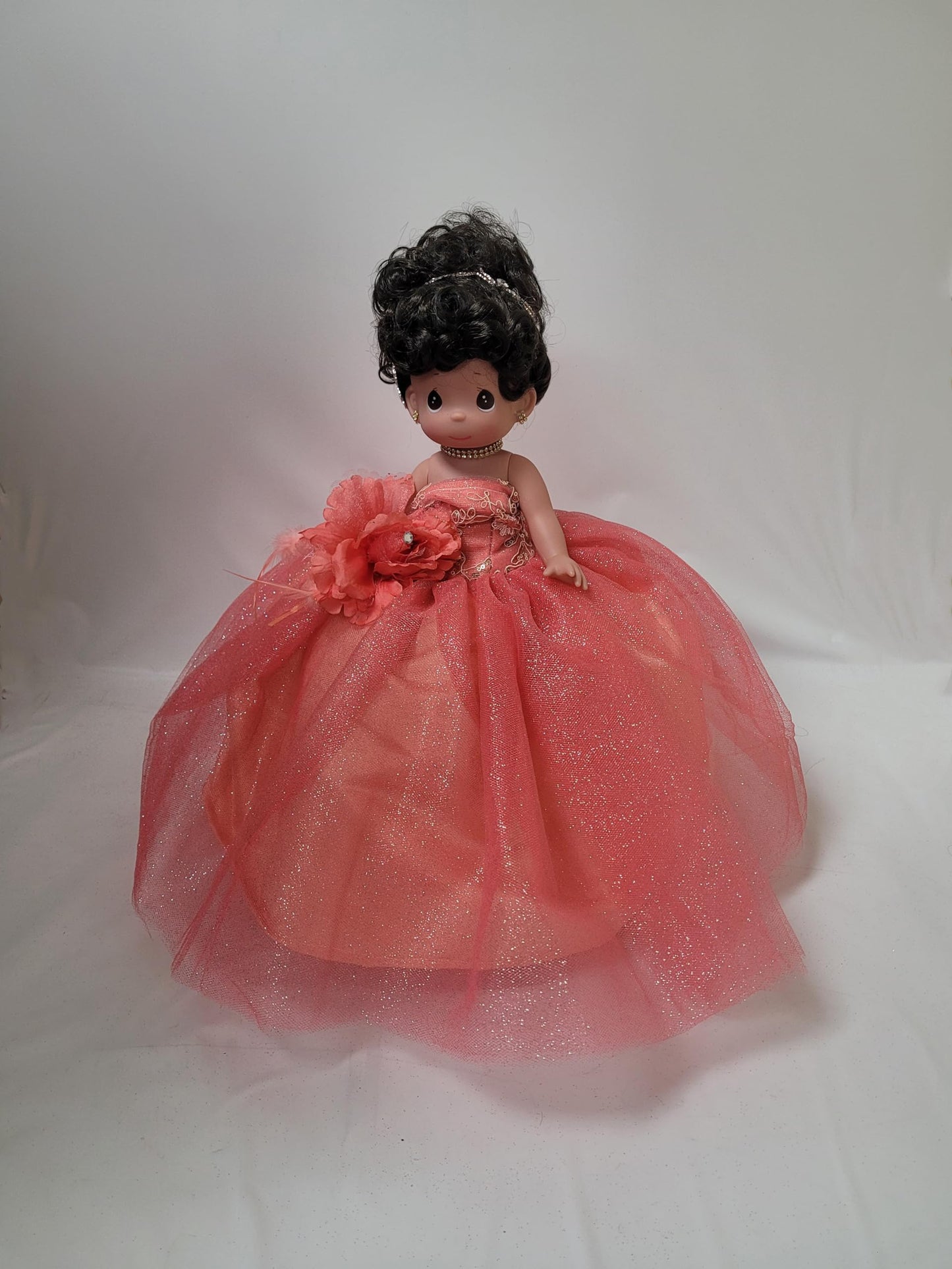 KINNEX COLLECTIONS SINCE 1997 17" Quinceañera Centerpiece Doll - Tulle Gown, Mis Quince Años Table Decoration & Keepsake ARC8421-20 (Flamingo)