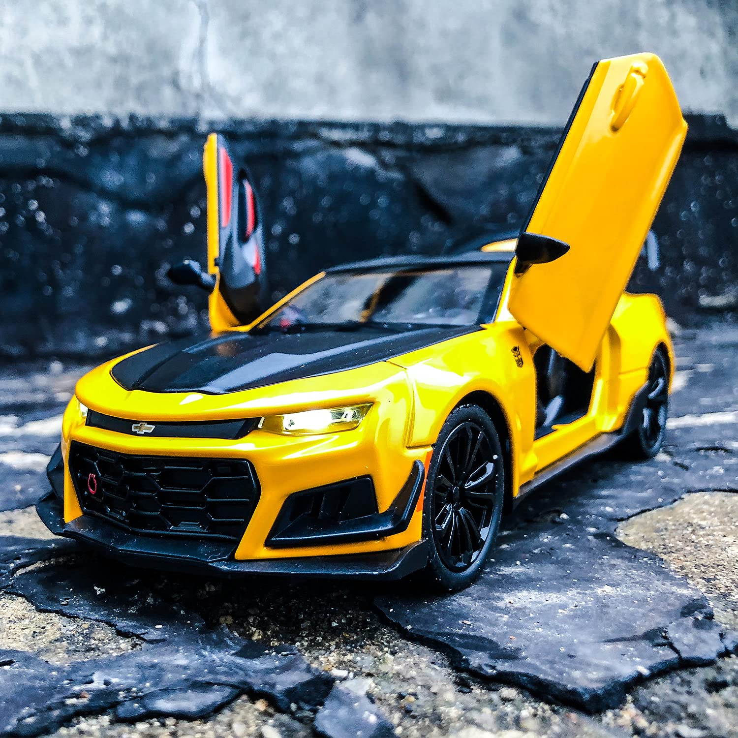 BDTCTK 1/24 Bumblebee Car Model Toy Zinc Alloy Casting Pull Back Car Sound and Light Toys for Kids Boy Girl Gift (Yellow)