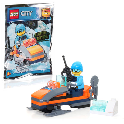 LEGO City Winter Holiday Minibuild - Arctic Explorer Minifigure with Snowmobile (40 Pieces)