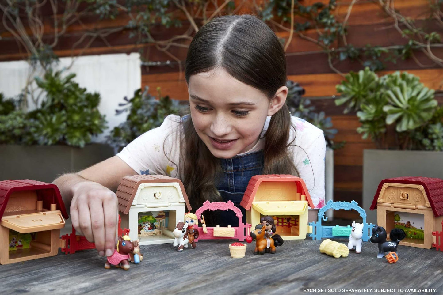 Mattel Spirit Untamed Mini Playset with Small Character Figure, Horse & 3 Accessories, Festival Theme with Surprise Unboxing (Styles May Vary)