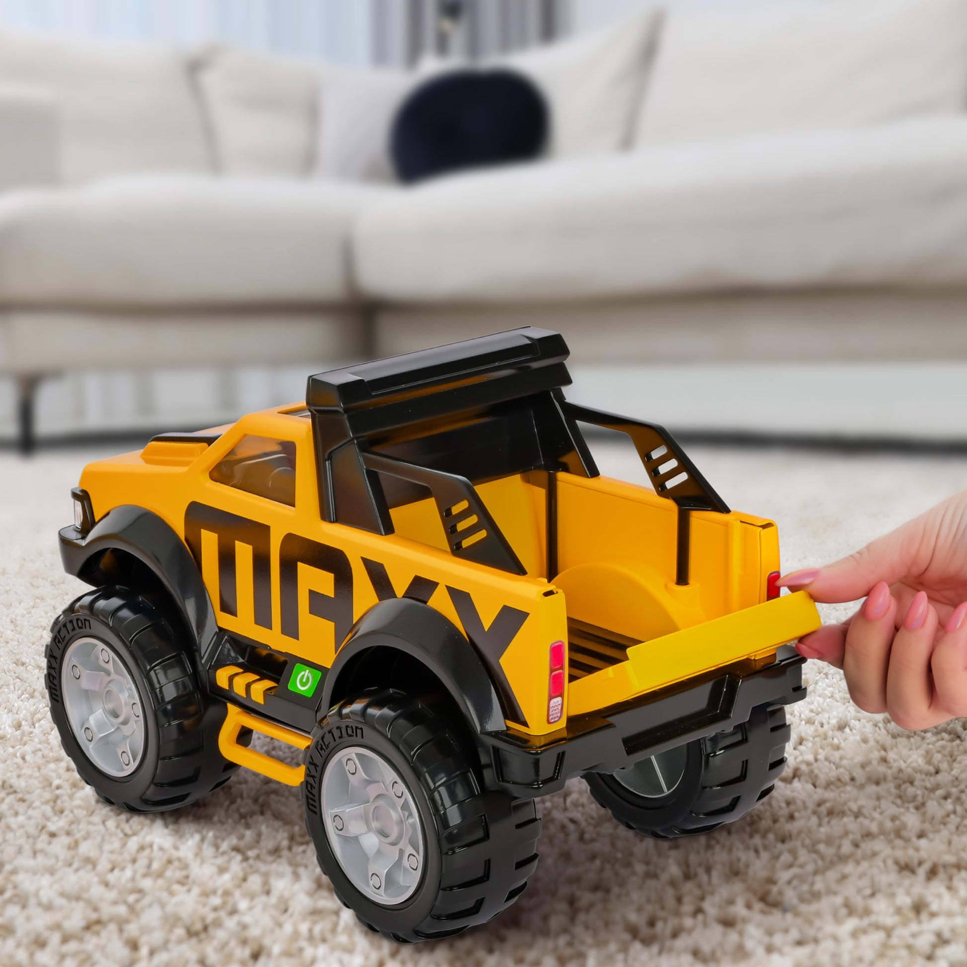 Maxx Action Tow & Go Steel Pick Up Truck Toy - Heavy Duty Free-Rolling Off-Road Vehicle Toy with Tow Winch, Realistic Lights & Sounds, Rubber Grip