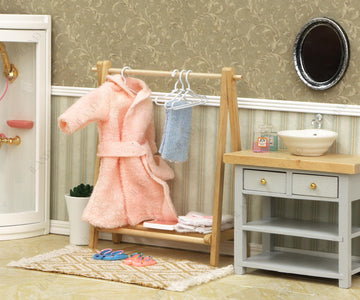 ILAND 1/12 Scale Accessories Dollhouse Miniature Rack w/ 6 Mini Hangers, Plant Hanger for Living Room, Bathroom, Bedroom (1 Foldable Rack w/ 6 Mini