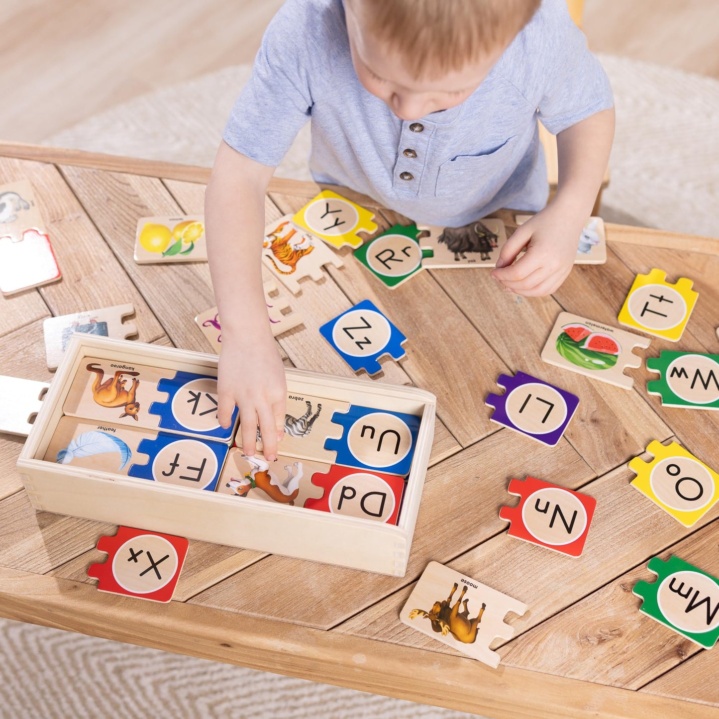 Melissa & Doug Self-Correcting Alphabet Letter Puzzles (Developmental Toys, Wooden Storage Box, Detailed Pictures, 52 Pieces, 7.62 cm H × 34.925 cm W
