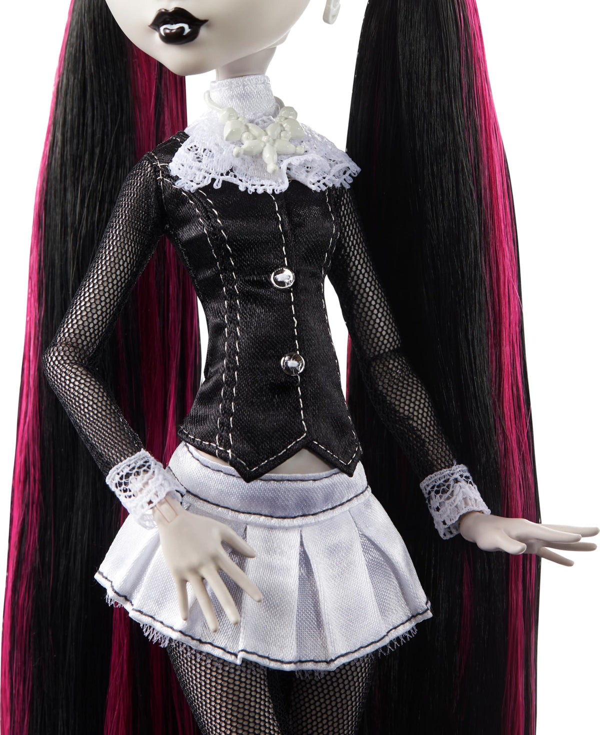 Monster High Reel Drama Doll, Draculaura in Black and White, Collectible Reproduction with Doll-Size and Life-Size Posters, Horror Flick Theme