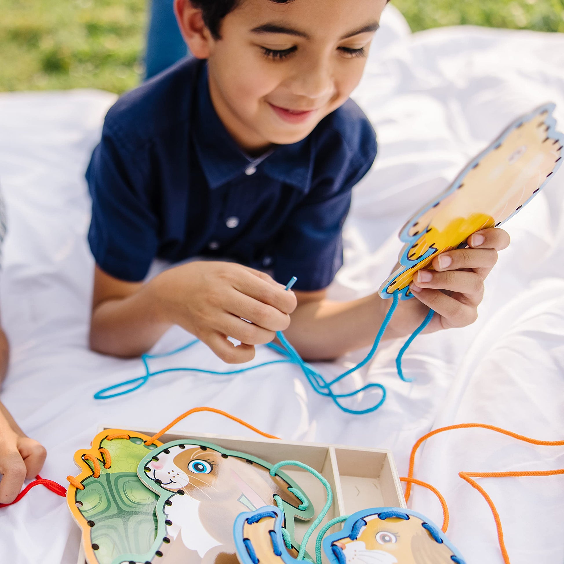 Melissa & Doug Lace and Trace Activity Set: Pets - 5 Wooden Panels and 5 Matching Laces