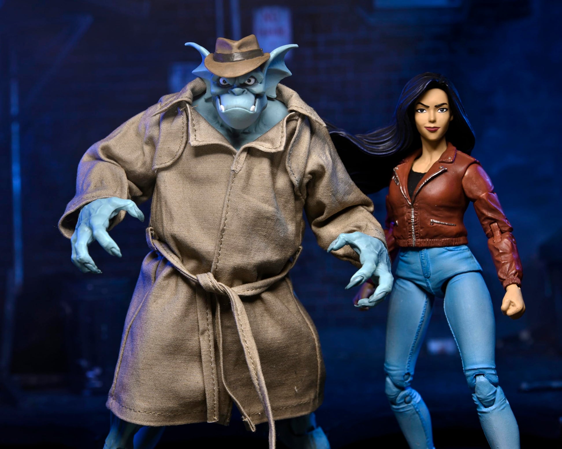 NECA - Gargoyles Ultimate Detective Broadway Silver Falcon (with Closed Wings) Action Figure