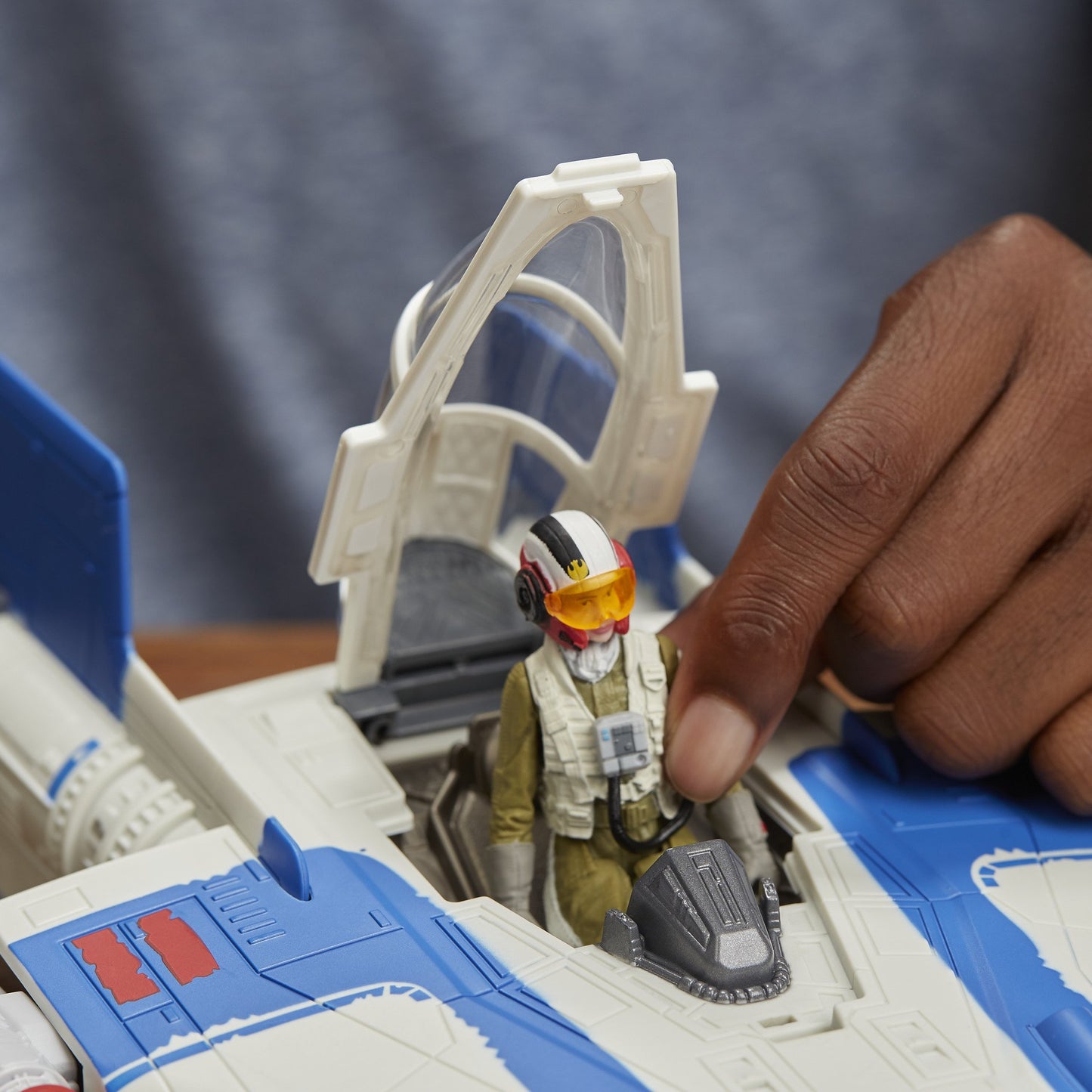 STAR WARS Force Resistance A-Wing Fighter and Resistance Pilot Tallie Figure