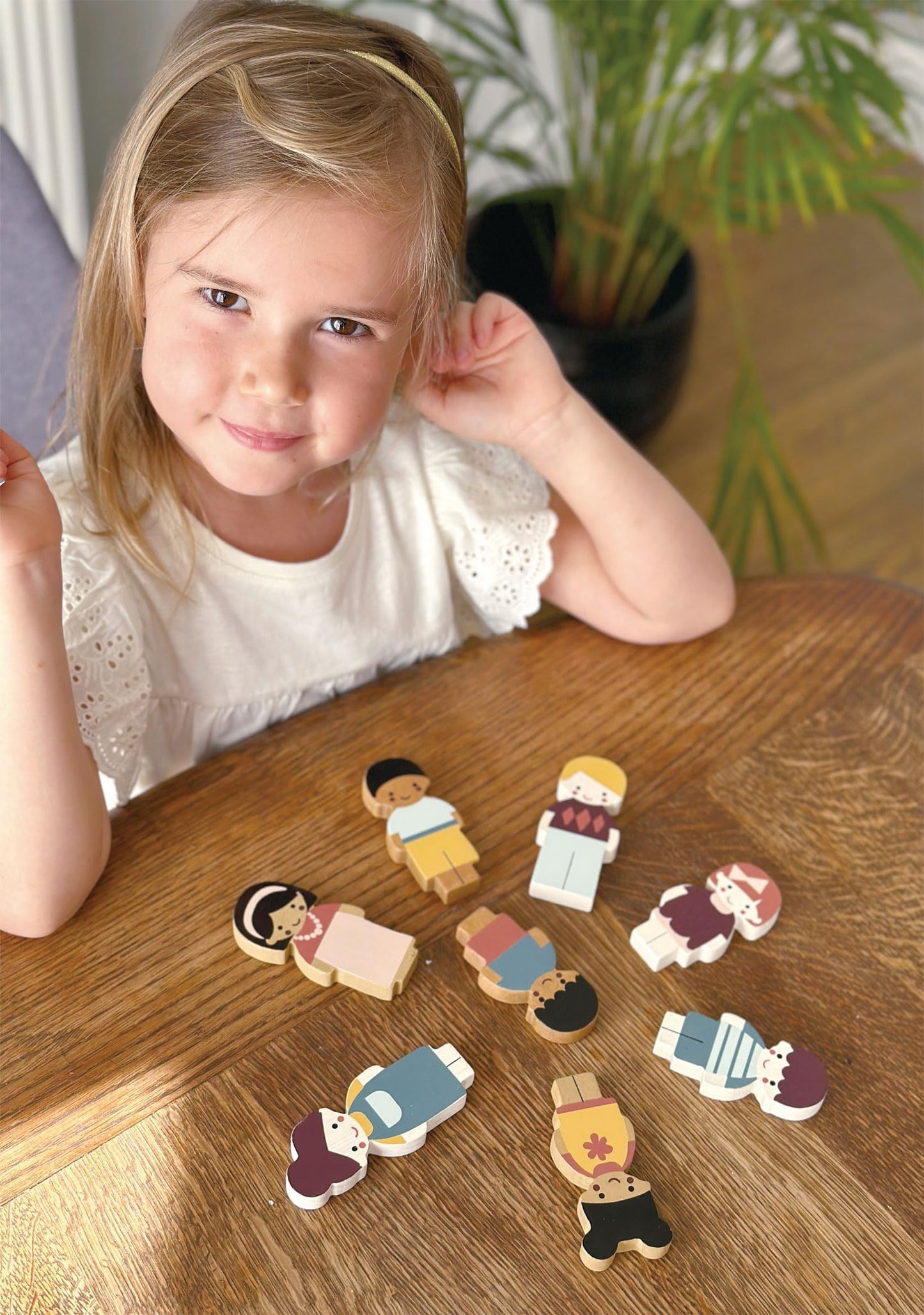 Mentari Toys - Doll Family with Dog - 5pc Solid Wood Doll Set with Playful Pup - Perfectly Sized for Pockets and Little Hands - Encourages Imaginative