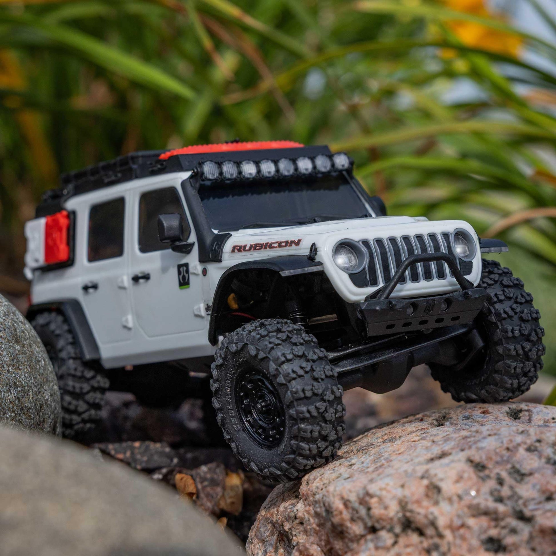 Axial 1/30 SCX30 Jeep Wrangler JLU 4X4 RTR Rock Crawler, White